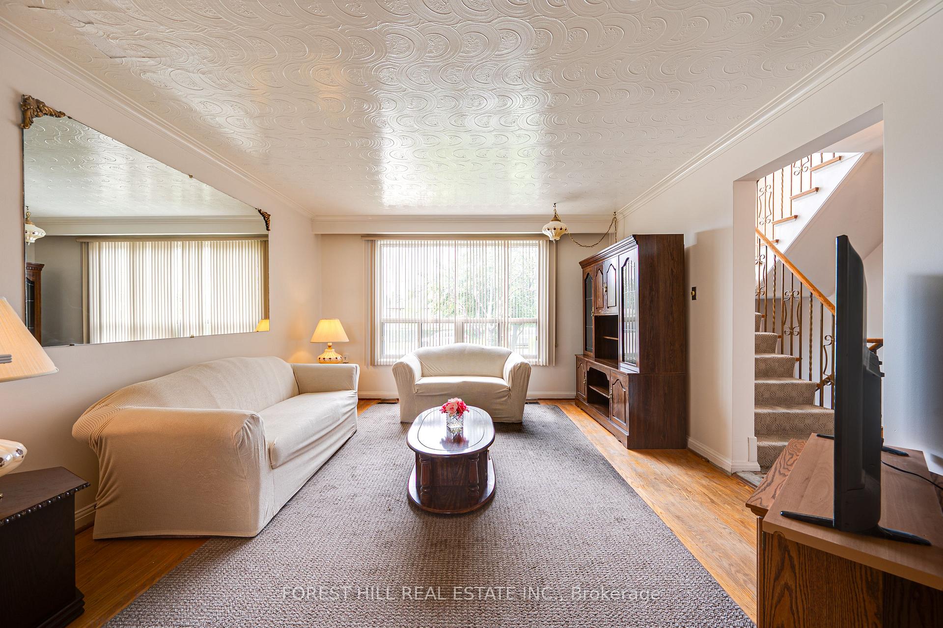 Photo 2 of 73 Talent Crescent, North York, Humbermede — HOMEH