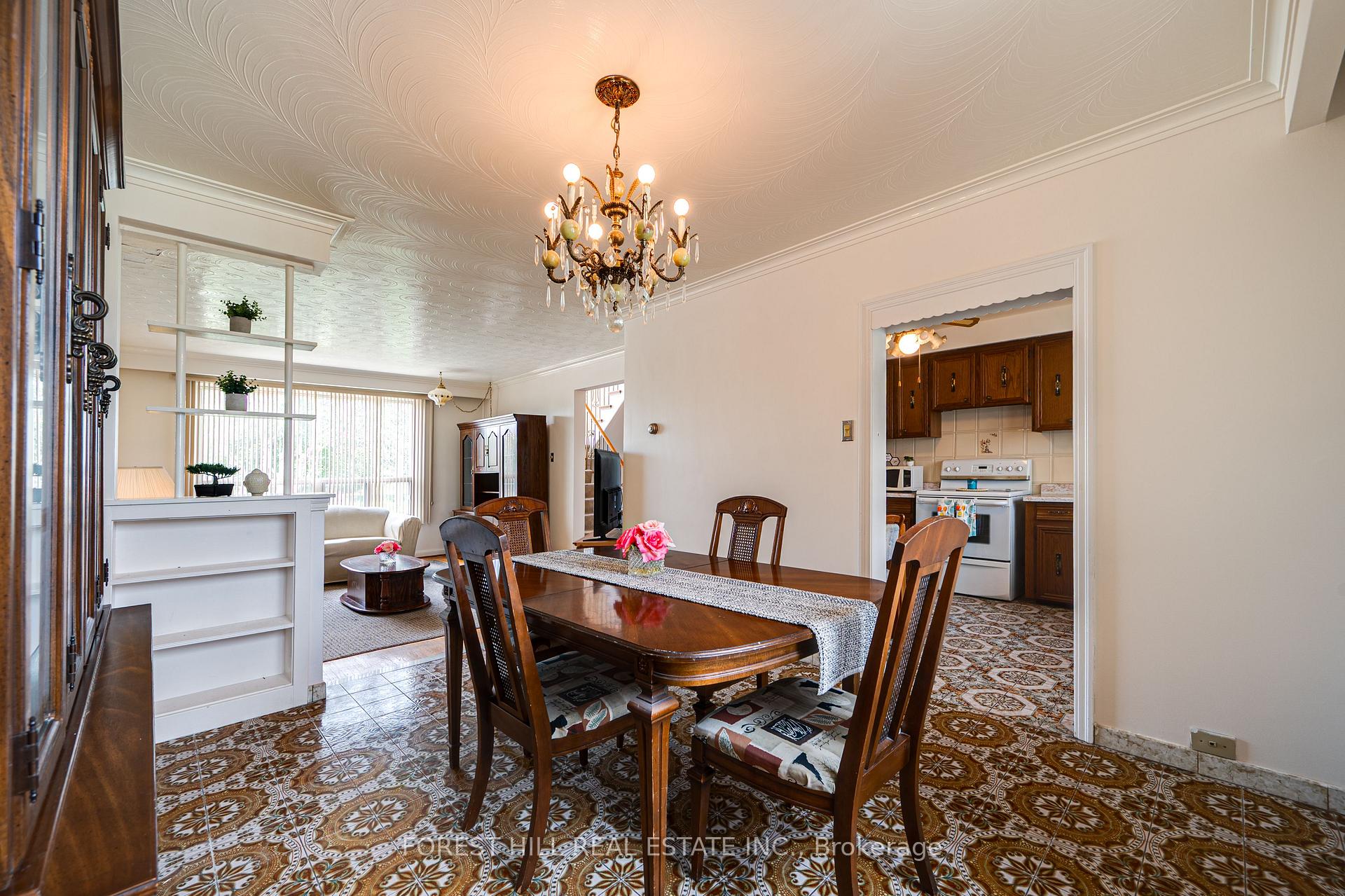 Photo 4 of 73 Talent Crescent, North York, Humbermede — HOMEH