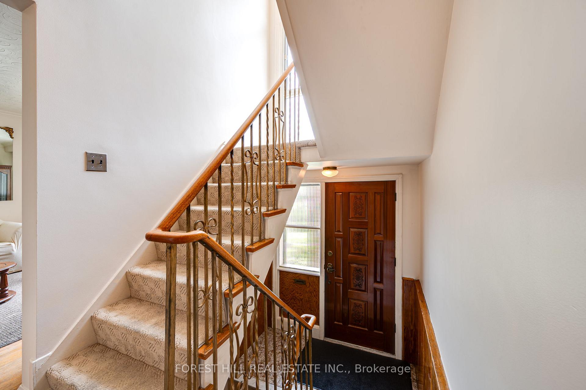 Photo 9 of 73 Talent Crescent, North York, Humbermede — HOMEH