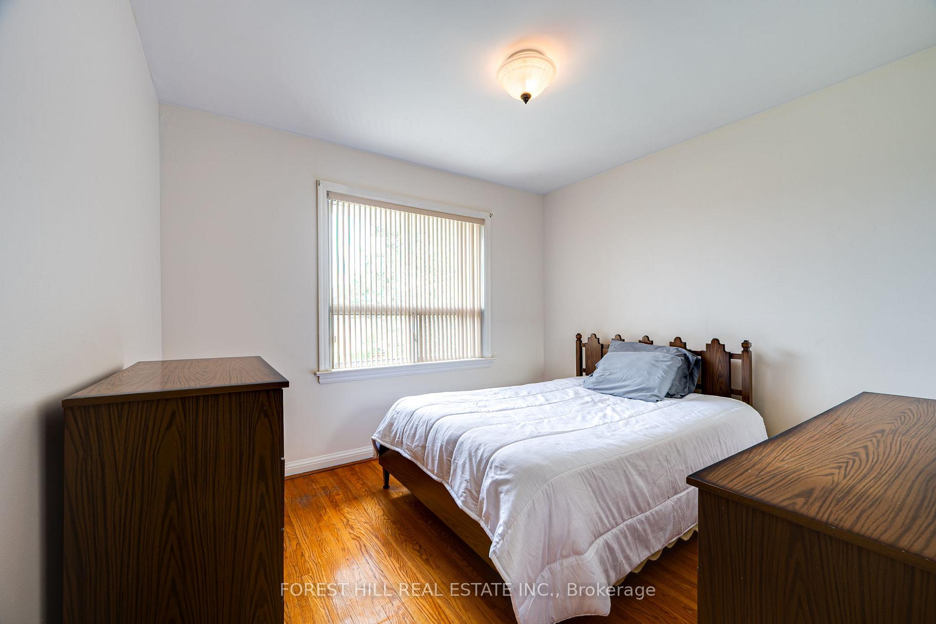 Photo 10 of 73 Talent Crescent, North York, Humbermede — HOMEH