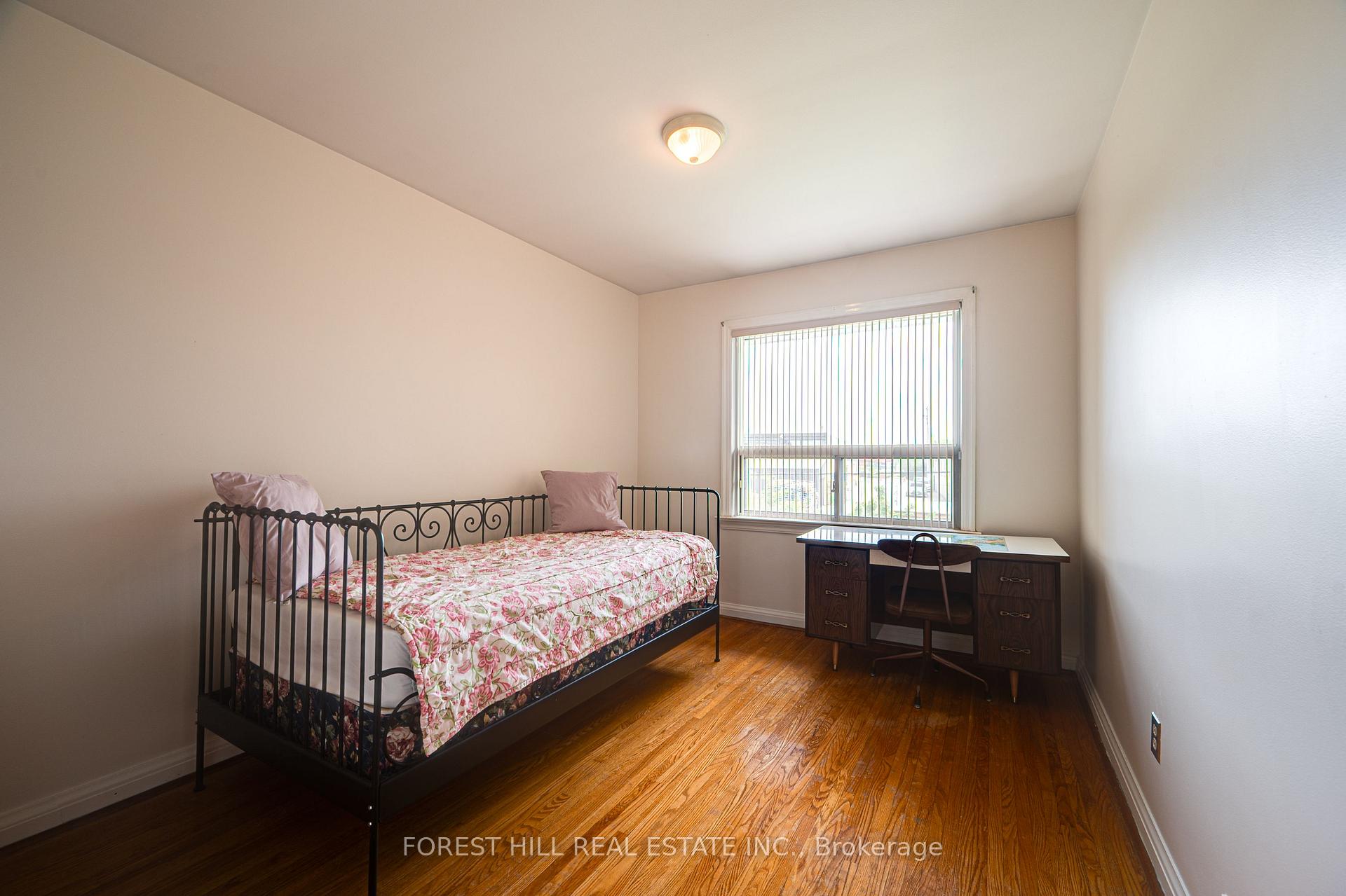 Photo 12 of 73 Talent Crescent, North York, Humbermede — HOMEH