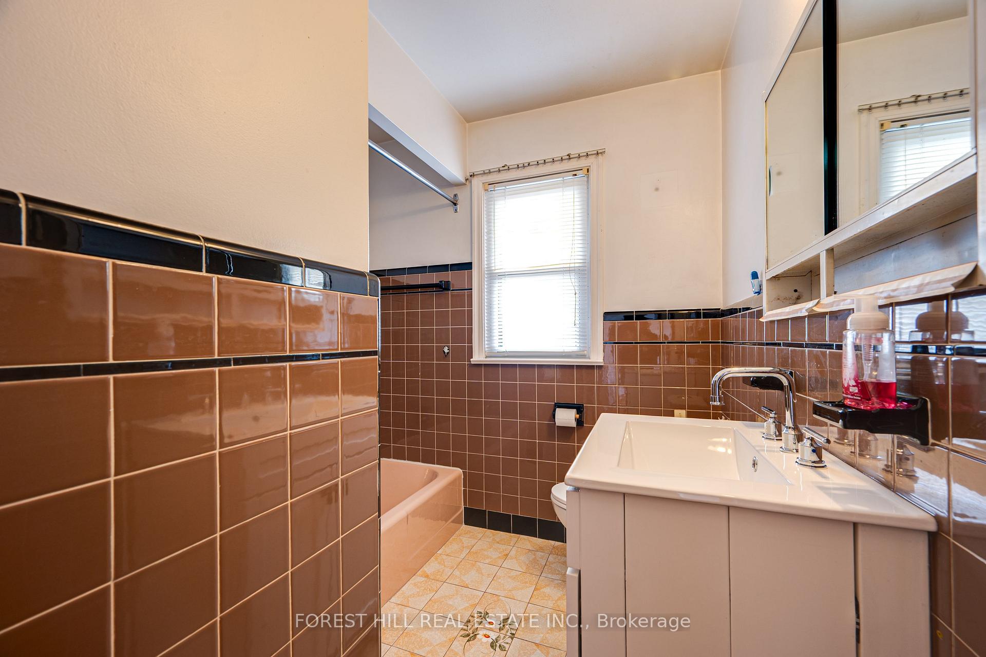 Photo 14 of 73 Talent Crescent, North York, Humbermede — HOMEH