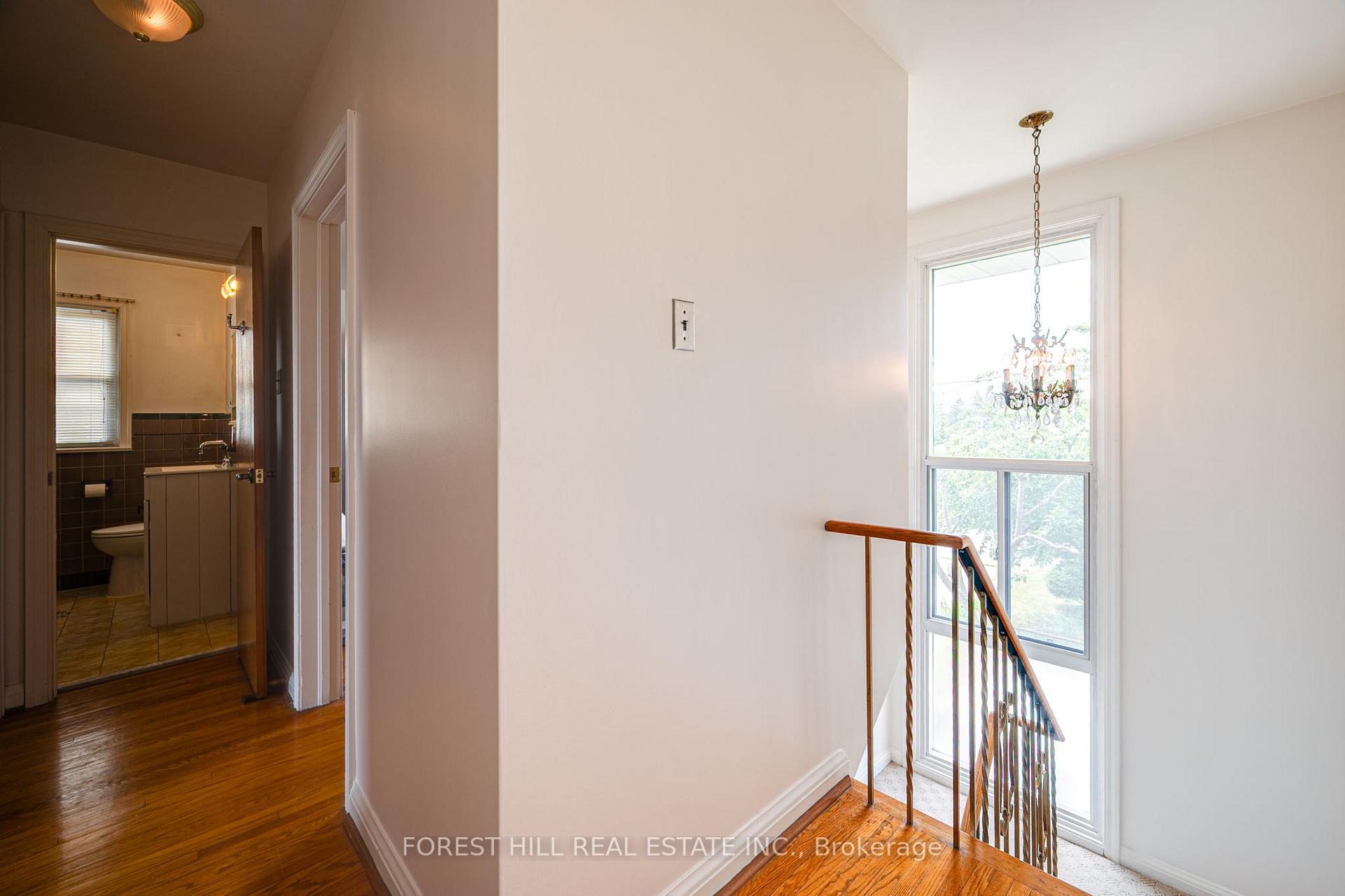 Photo 15 of 73 Talent Crescent, North York, Humbermede — HOMEH
