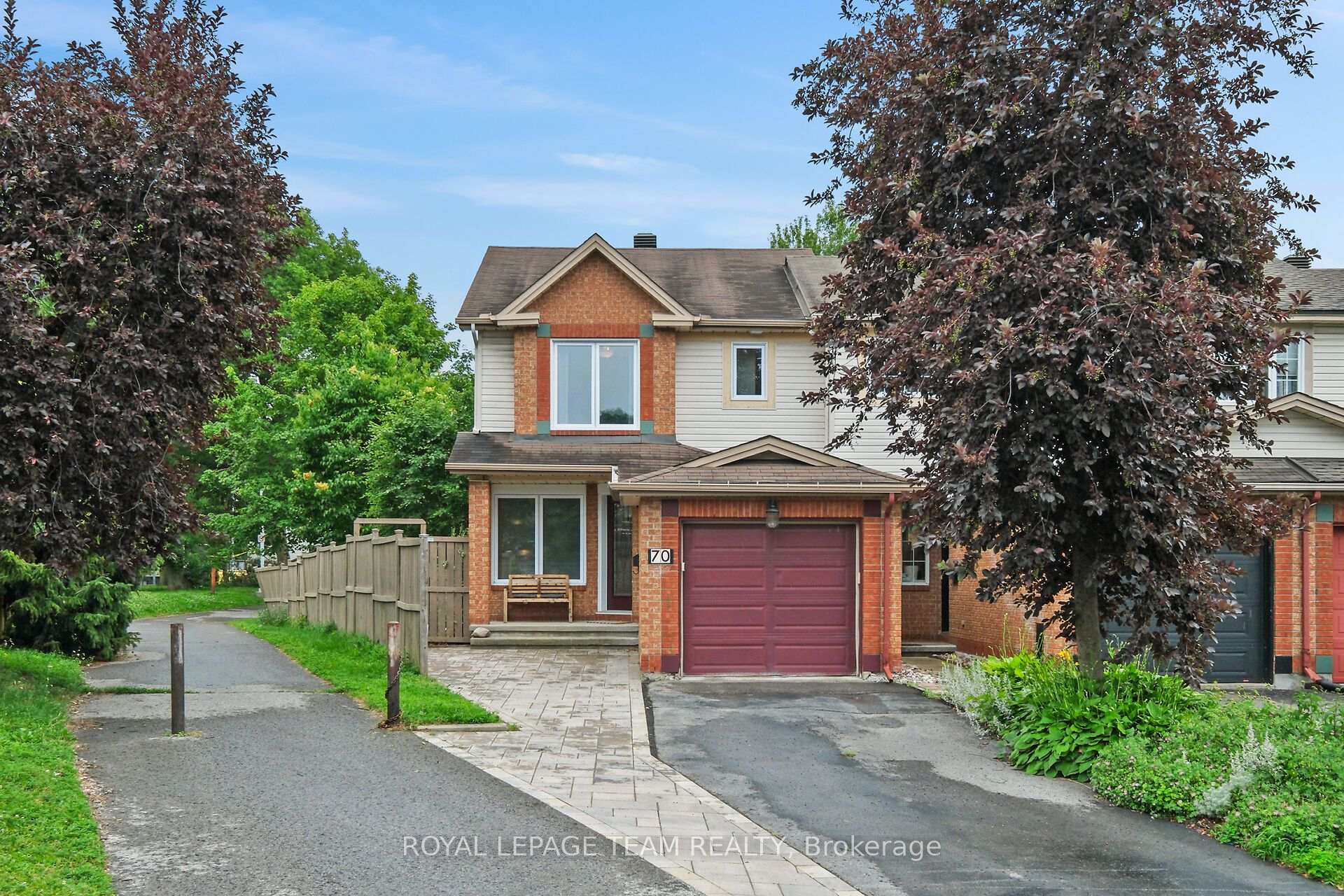 Photo 2 of 70 College Circle, Ottawa, Castle Heights — HOMEH