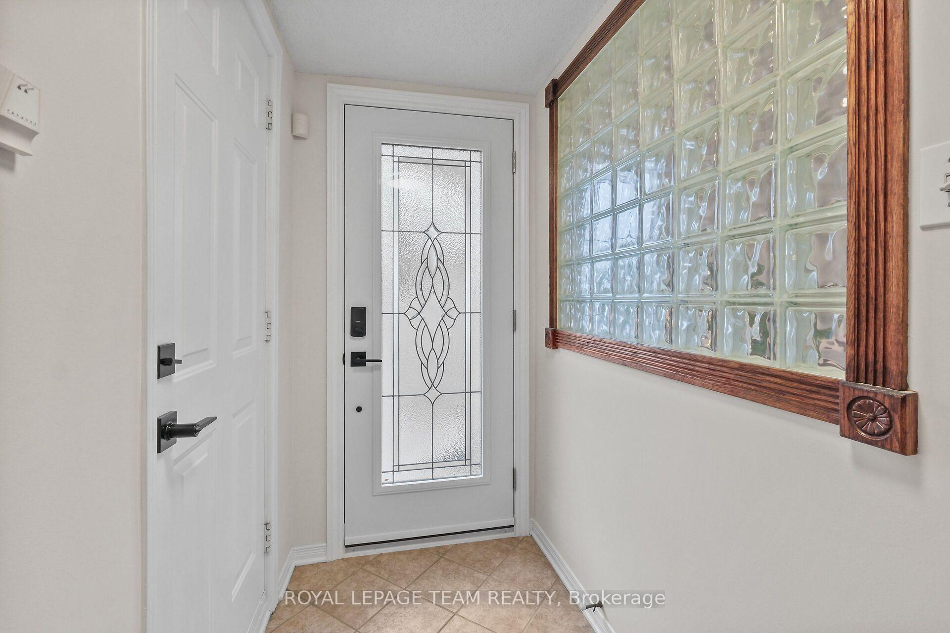 Photo 4 of 70 College Circle, Ottawa, Castle Heights — HOMEH
