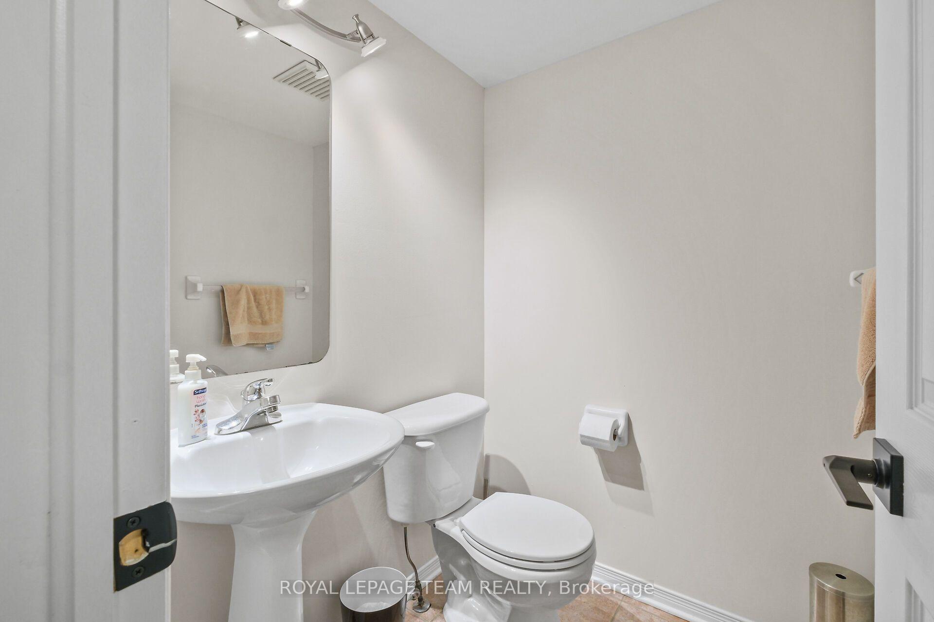 Photo 5 of 70 College Circle, Ottawa, Castle Heights — HOMEH