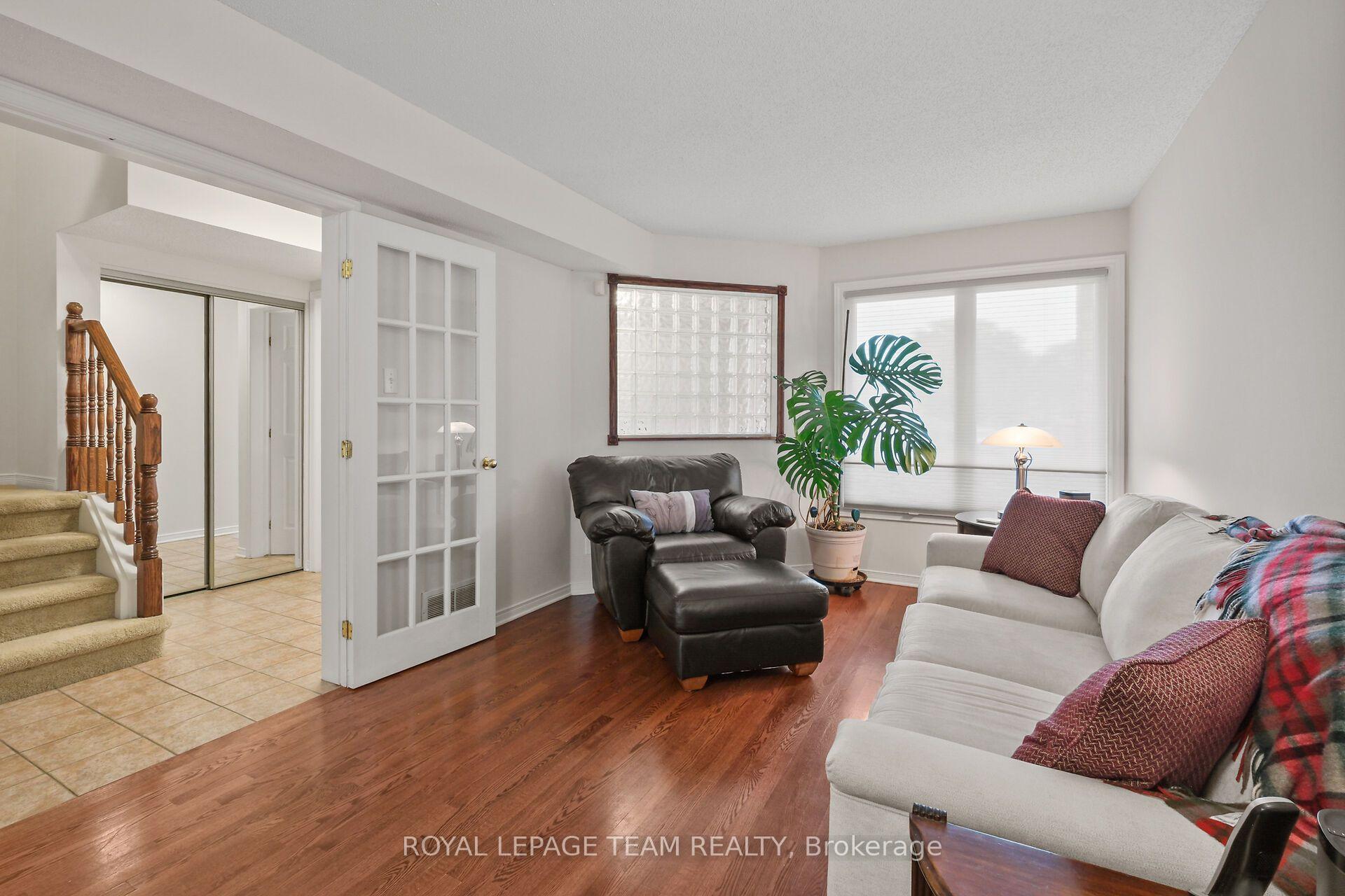 Photo 7 of 70 College Circle, Ottawa, Castle Heights — HOMEH