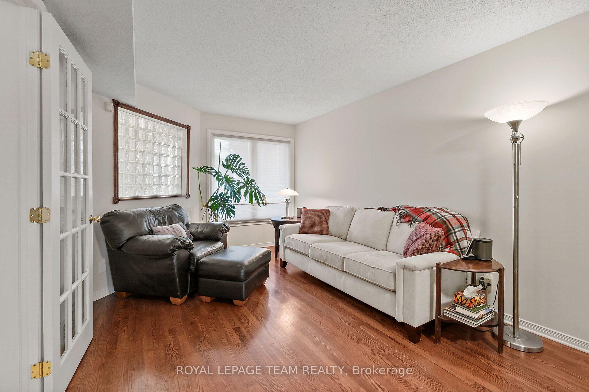 Photo 8 of 70 College Circle, Ottawa, Castle Heights — HOMEH