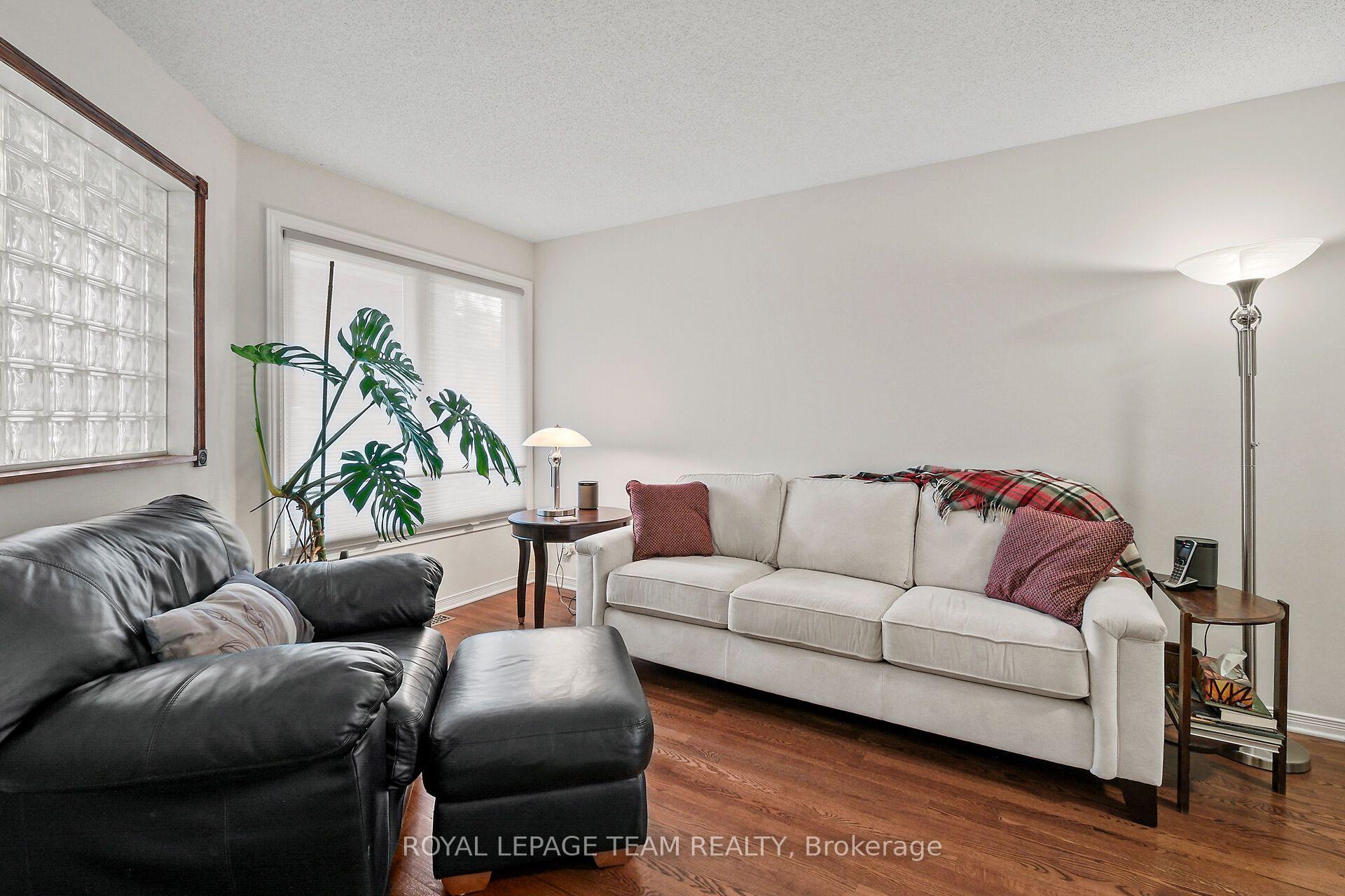 Photo 9 of 70 College Circle, Ottawa, Castle Heights — HOMEH