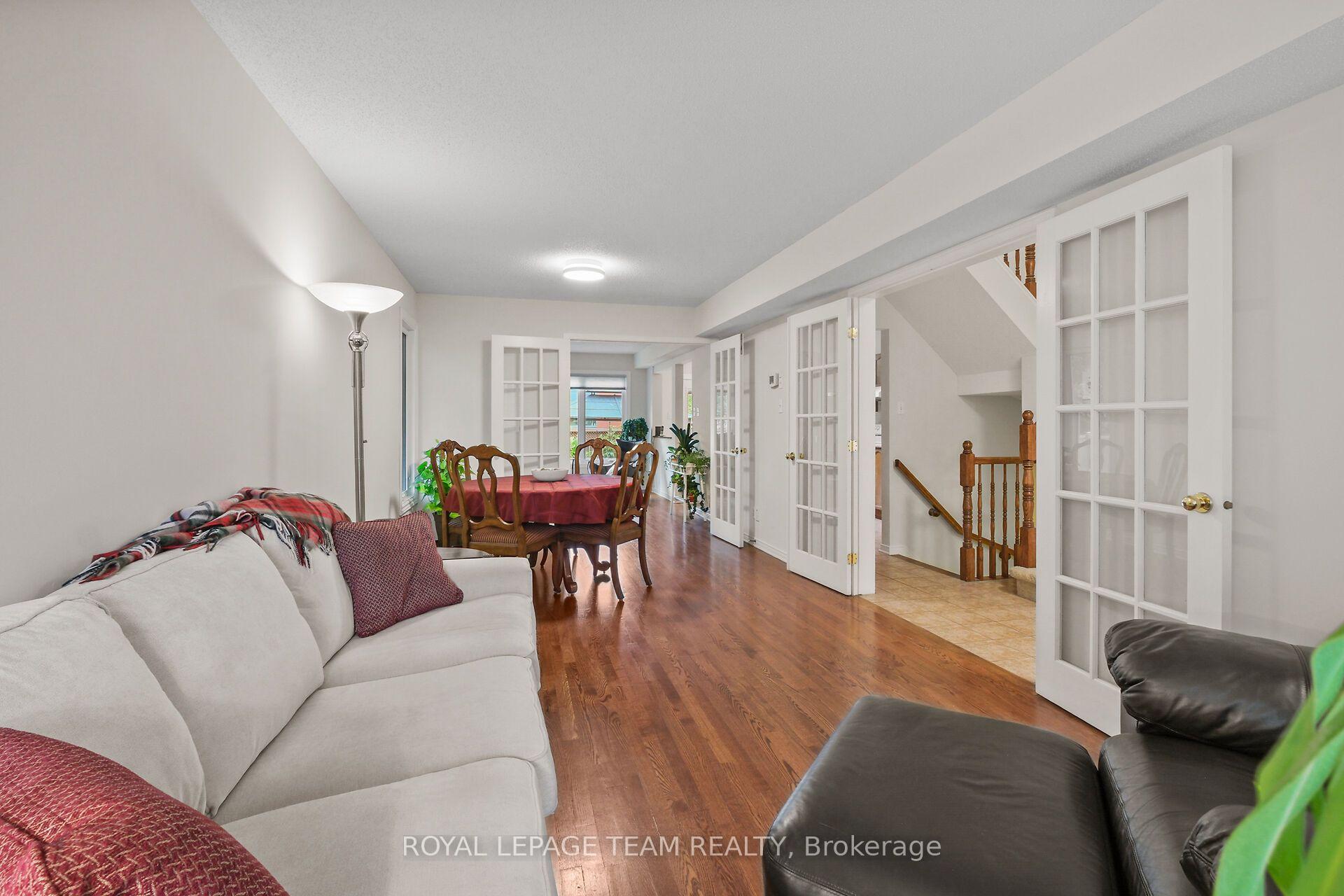 Photo 10 of 70 College Circle, Ottawa, Castle Heights — HOMEH