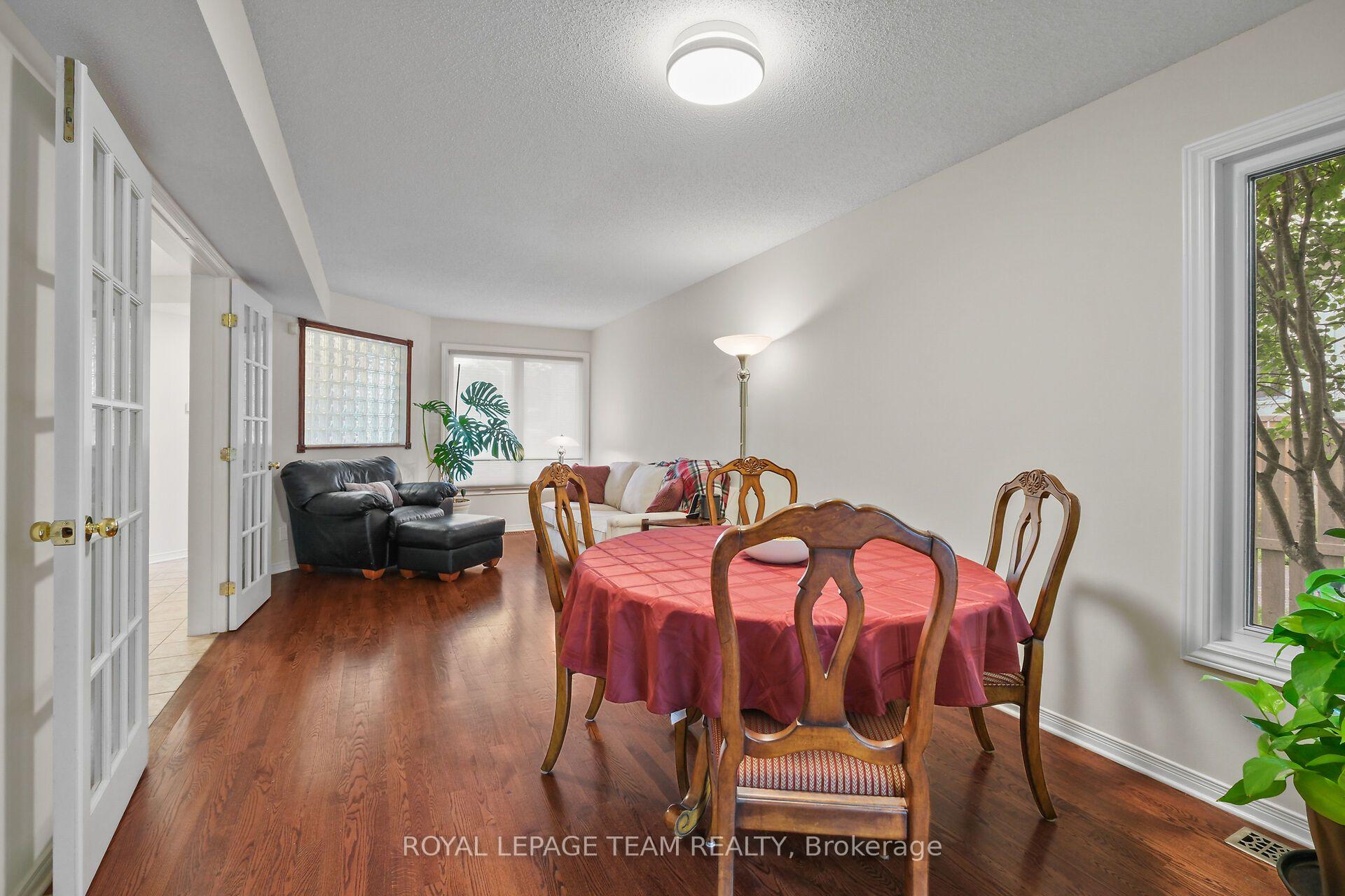 Photo 11 of 70 College Circle, Ottawa, Castle Heights — HOMEH
