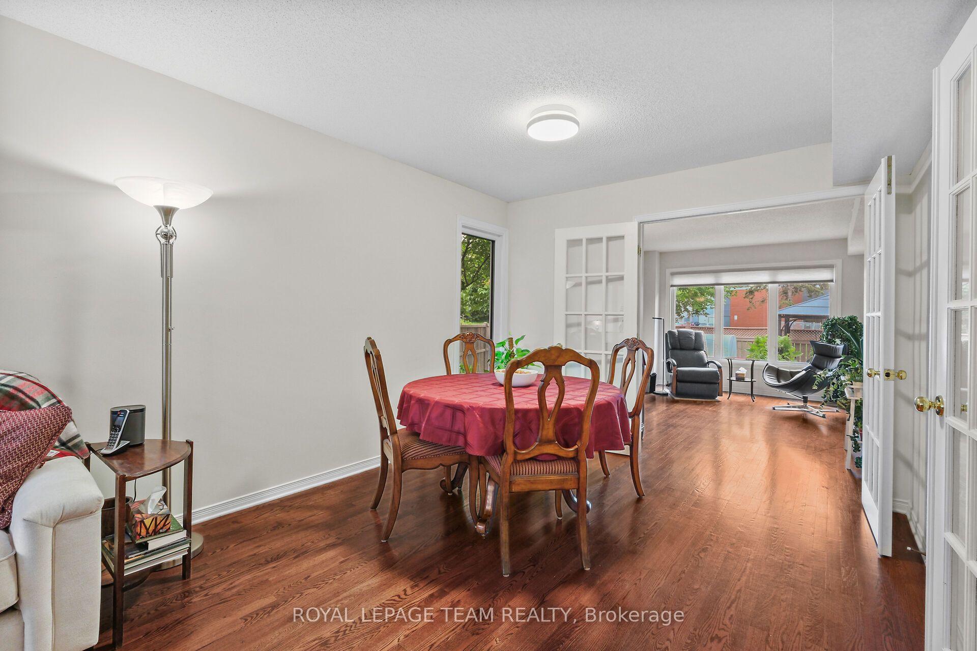 Photo 12 of 70 College Circle, Ottawa, Castle Heights — HOMEH