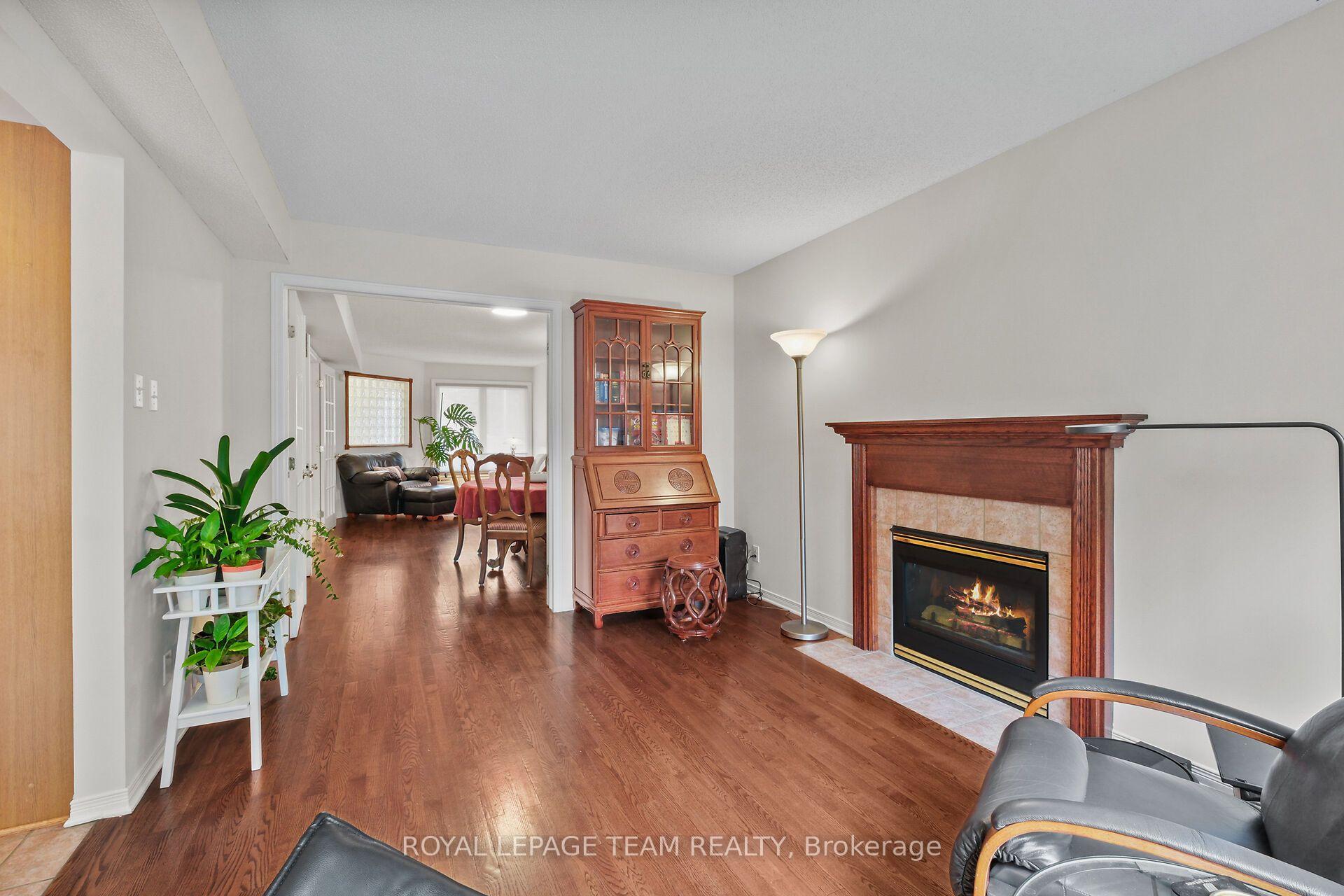 Photo 13 of 70 College Circle, Ottawa, Castle Heights — HOMEH