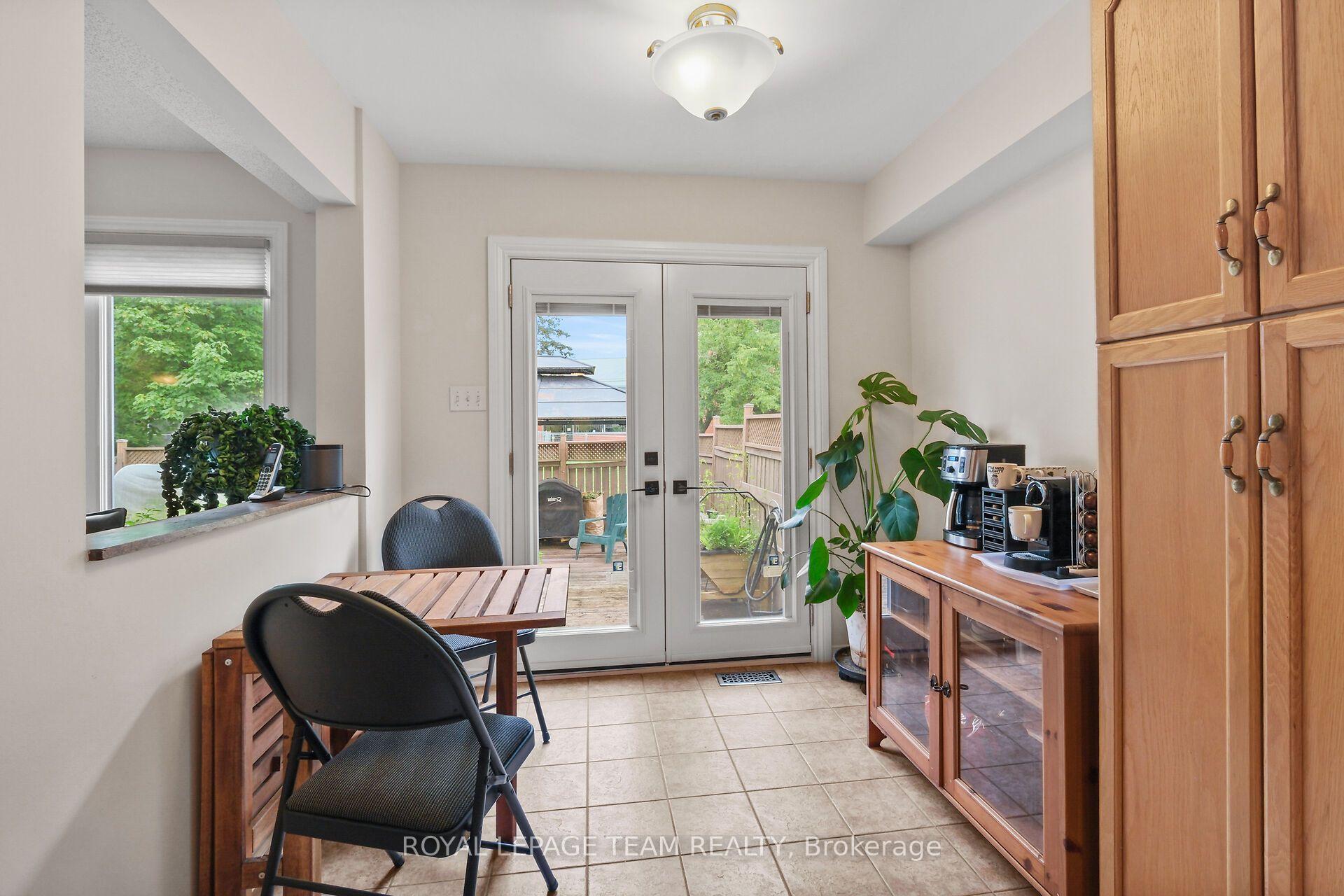 Photo 18 of 70 College Circle, Ottawa, Castle Heights — HOMEH