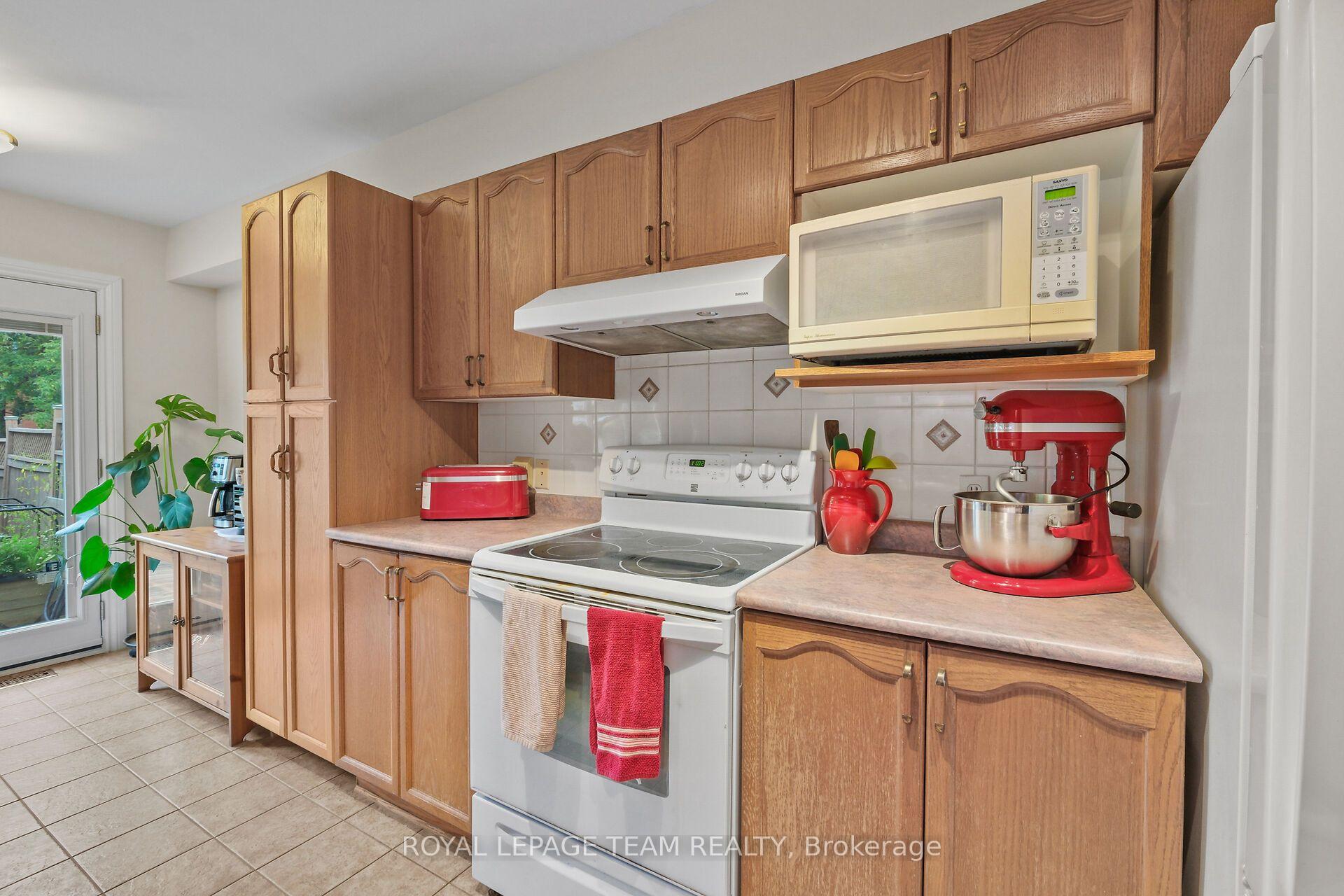 Photo 21 of 70 College Circle, Ottawa, Castle Heights — HOMEH