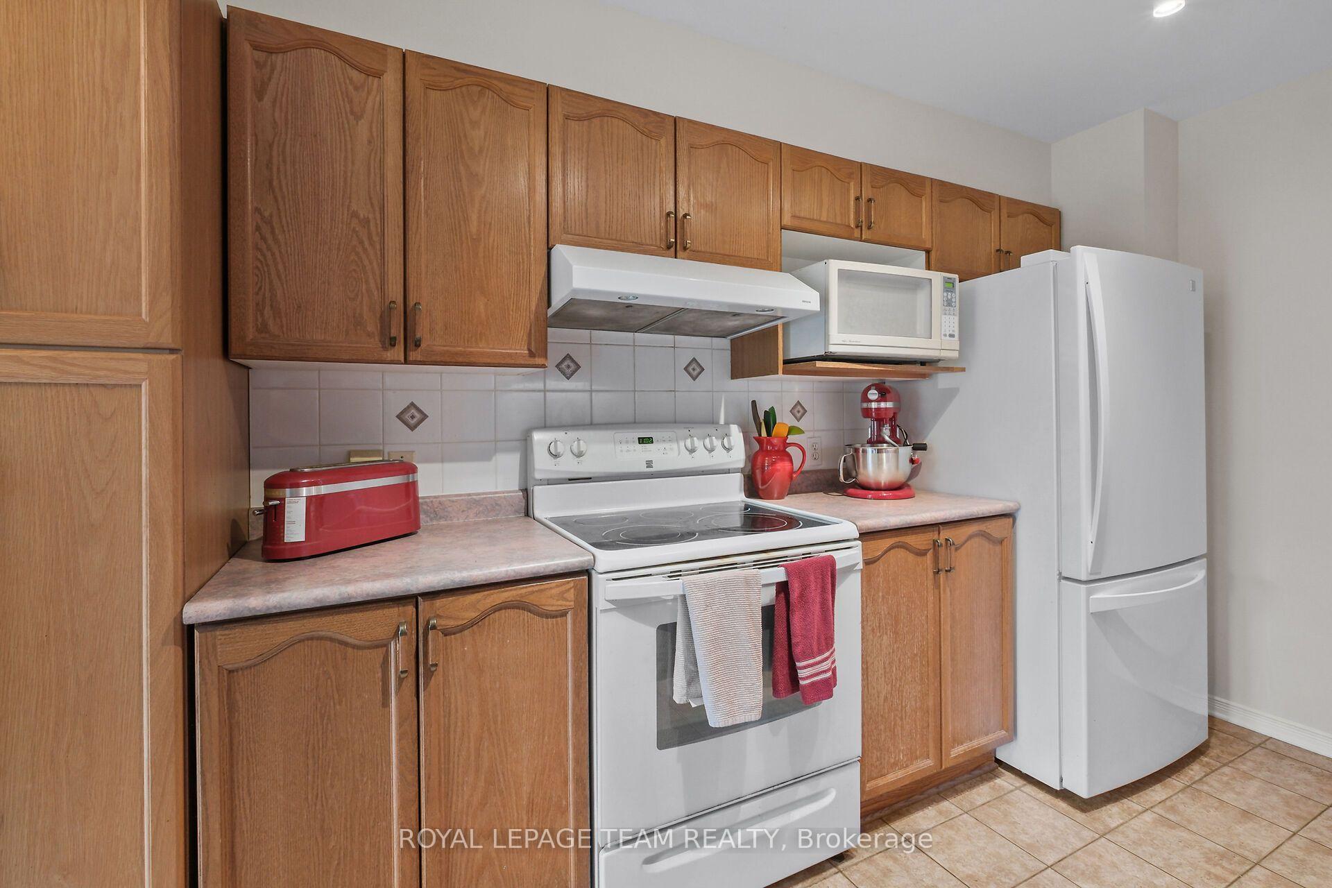 Photo 22 of 70 College Circle, Ottawa, Castle Heights — HOMEH