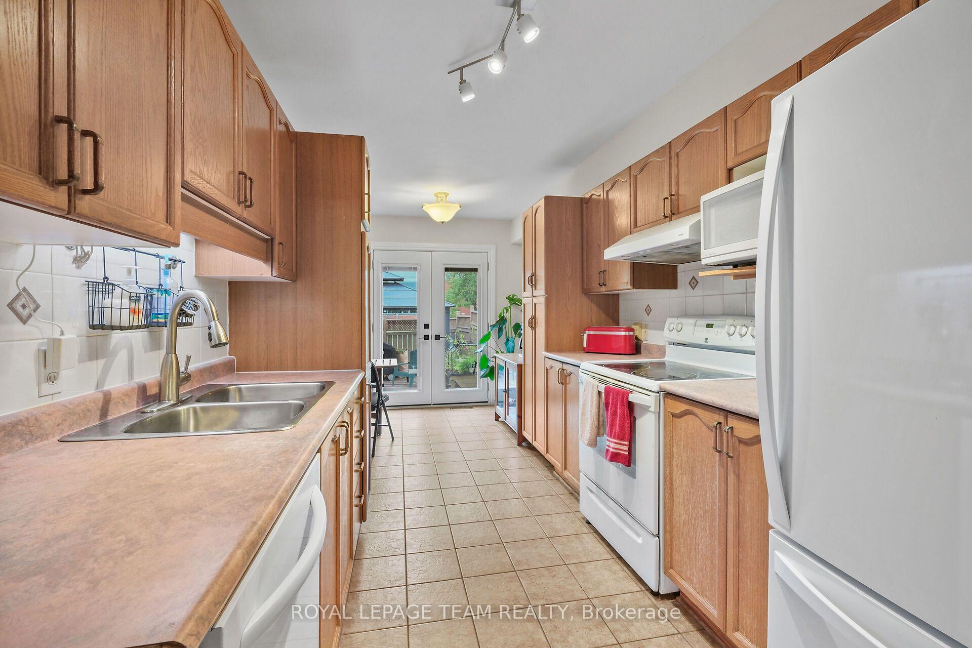 Photo 23 of 70 College Circle, Ottawa, Castle Heights — HOMEH