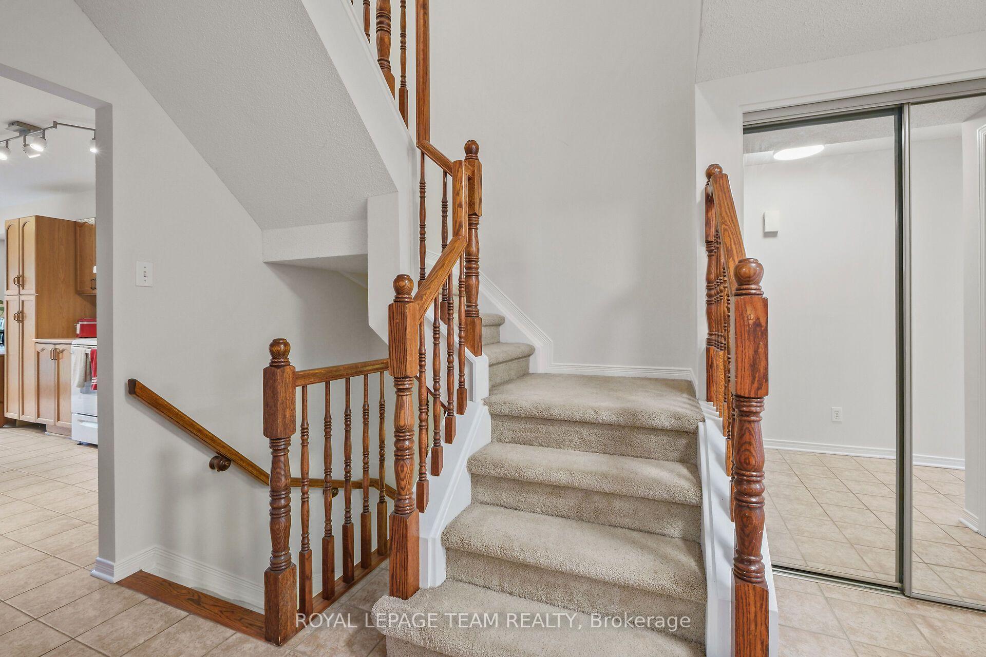 Photo 25 of 70 College Circle, Ottawa, Castle Heights — HOMEH
