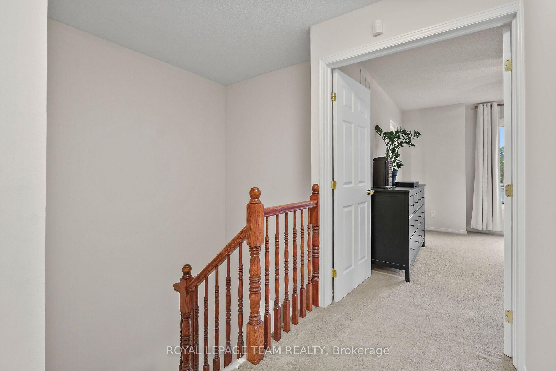 Photo 26 of 70 College Circle, Ottawa, Castle Heights — HOMEH