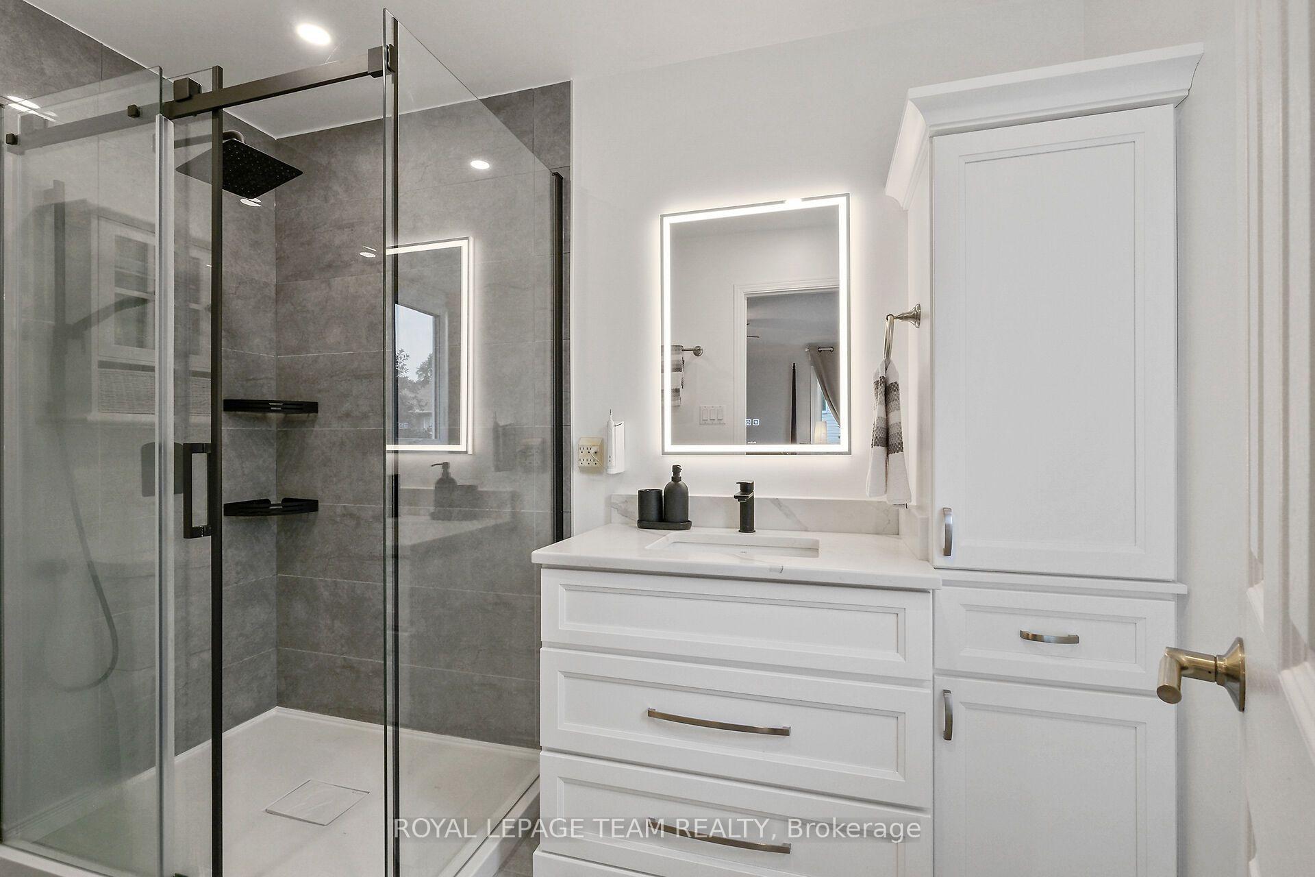 Photo 30 of 70 College Circle, Ottawa, Castle Heights — HOMEH