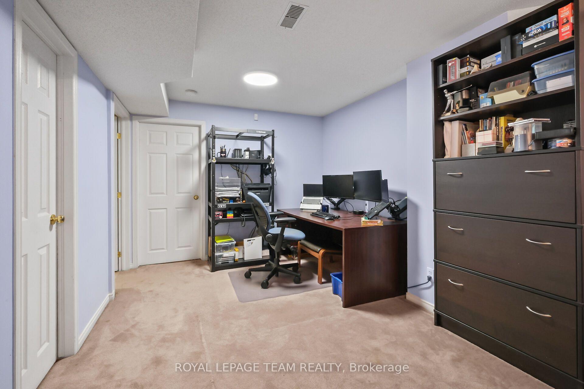 Photo 38 of 70 College Circle, Ottawa, Castle Heights — HOMEH