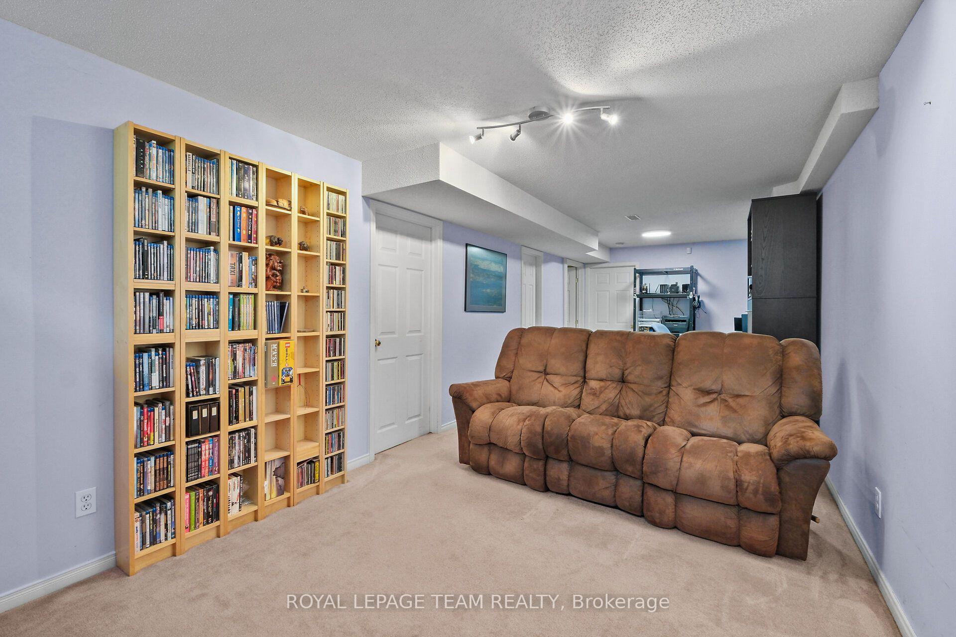 Photo 39 of 70 College Circle, Ottawa, Castle Heights — HOMEH