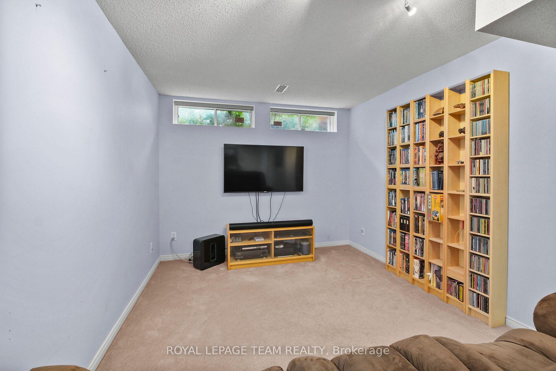 Photo 40 of 70 College Circle, Ottawa, Castle Heights — HOMEH