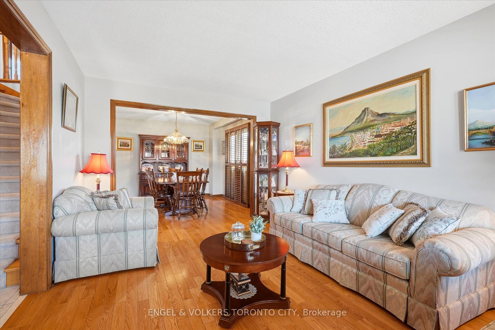 Photo 5 of 90 Gardner Place, Vaughan, Maple — HOMEH
