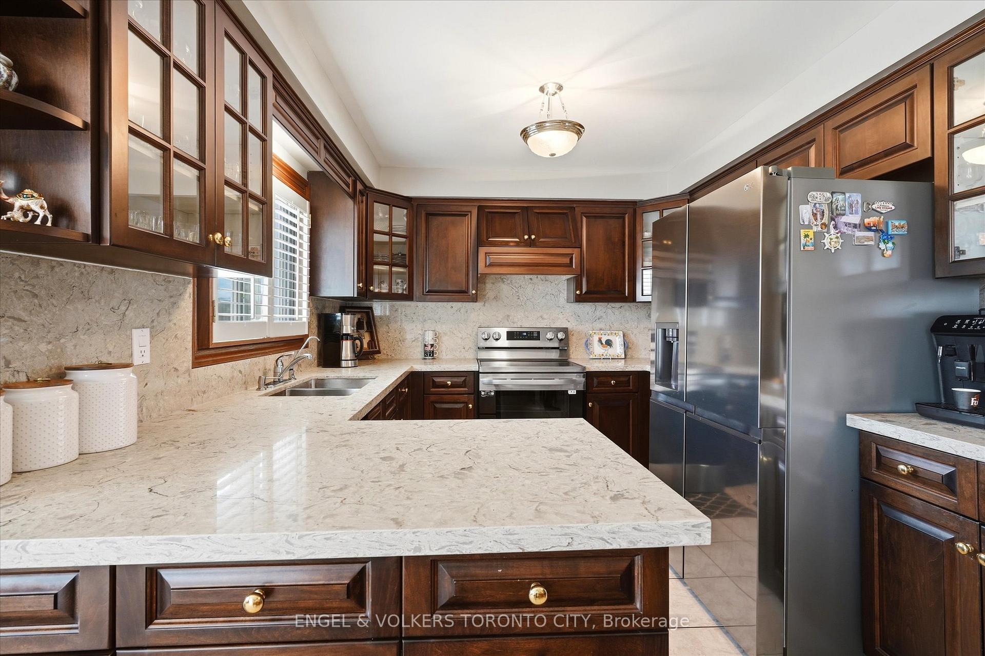 Photo 7 of 90 Gardner Place, Vaughan, Maple — HOMEH