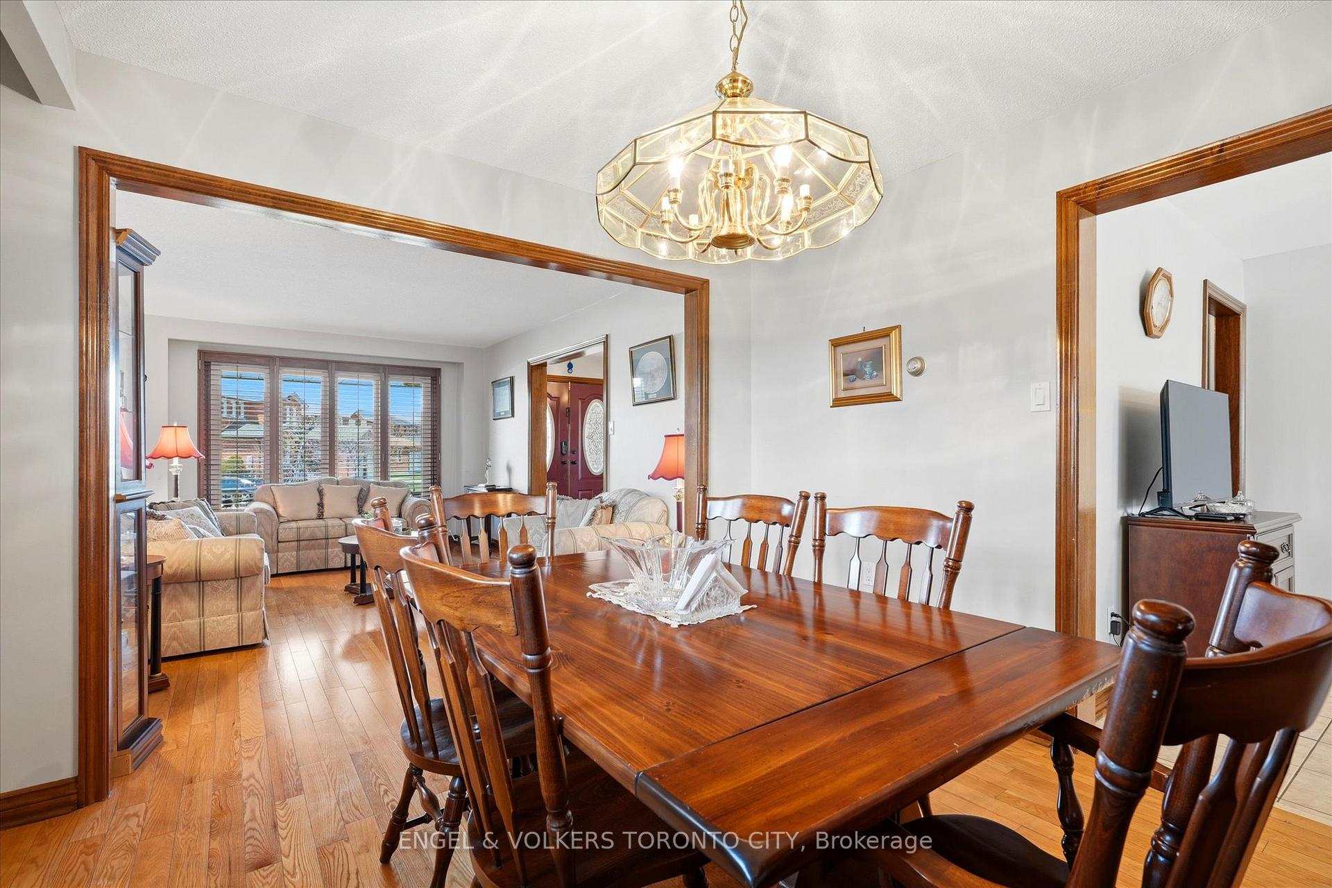 Photo 8 of 90 Gardner Place, Vaughan, Maple — HOMEH