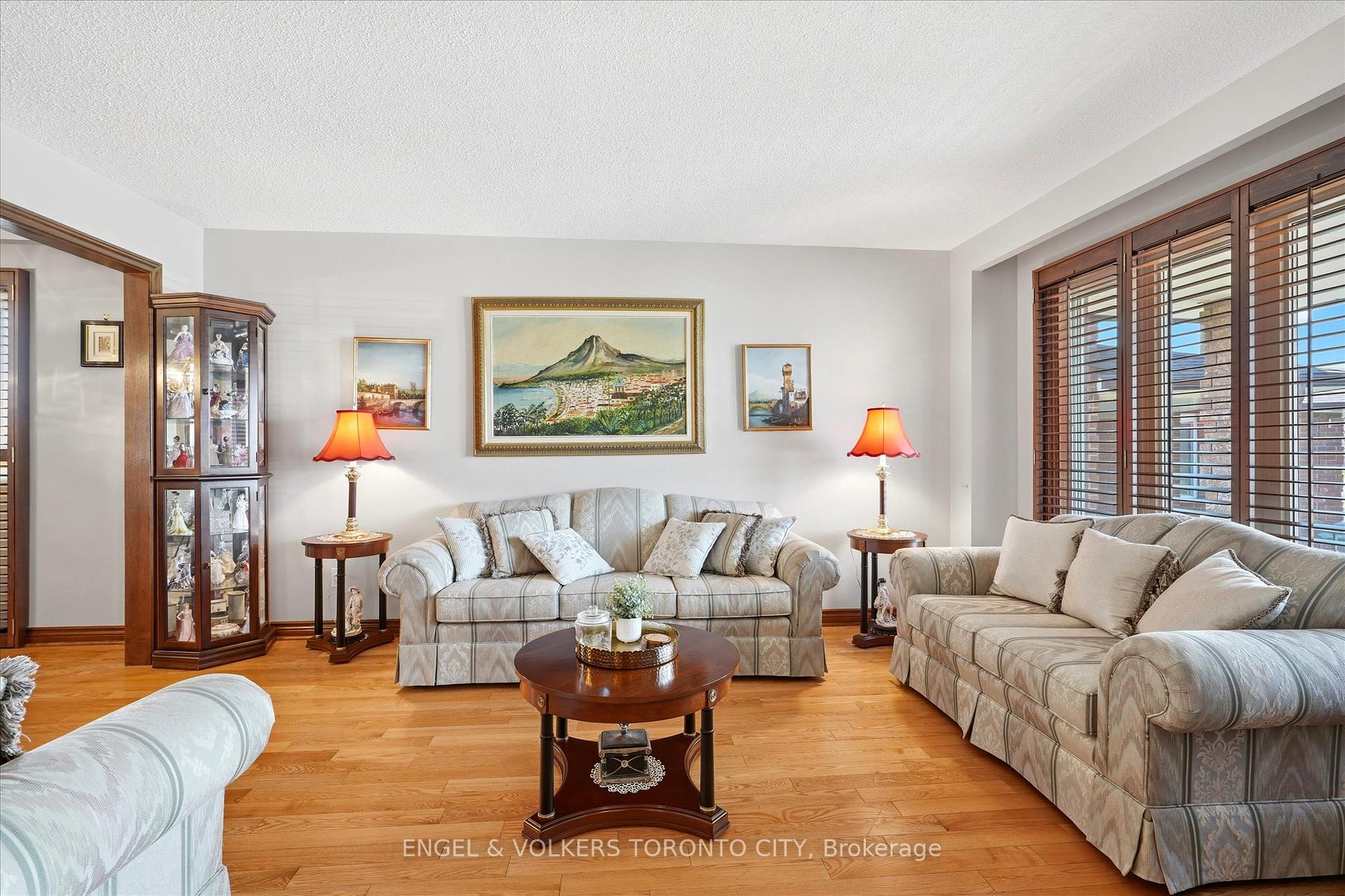 Photo 9 of 90 Gardner Place, Vaughan, Maple — HOMEH