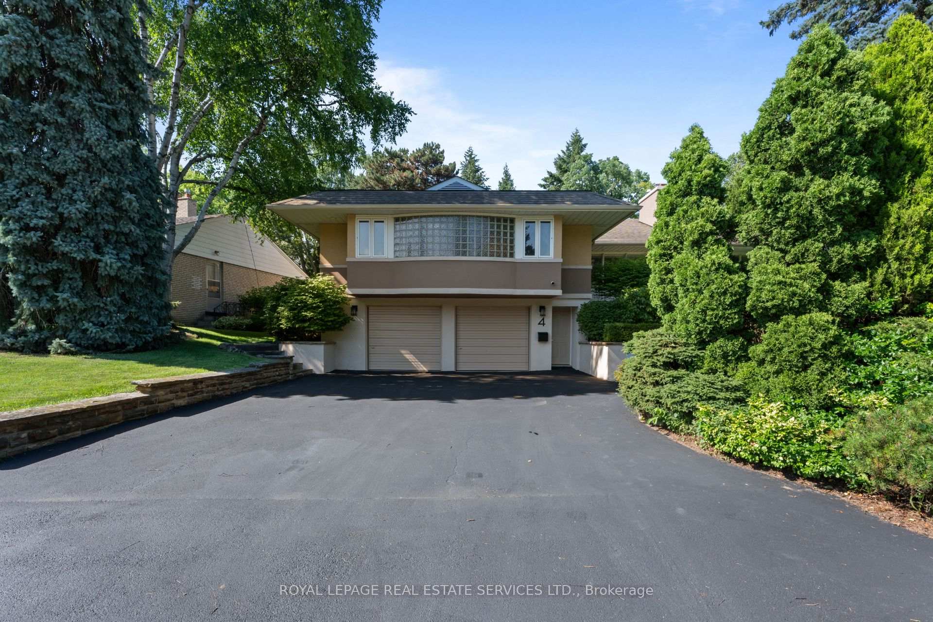 Photo 2 of 4 Prince George Drive, Etobicoke, Princess-Rosethorn — HOMEH
