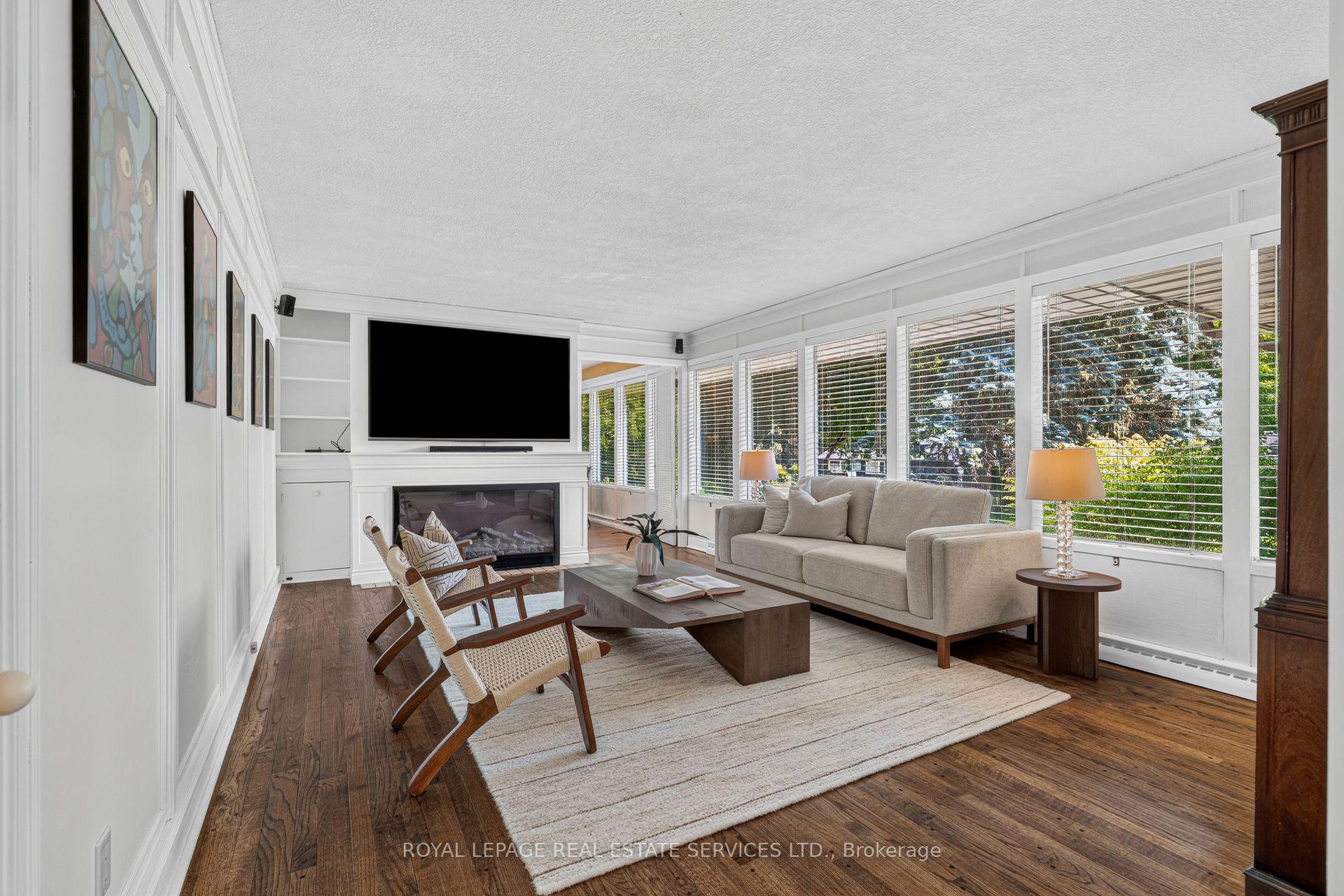 Photo 5 of 4 Prince George Drive, Etobicoke, Princess-Rosethorn — HOMEH