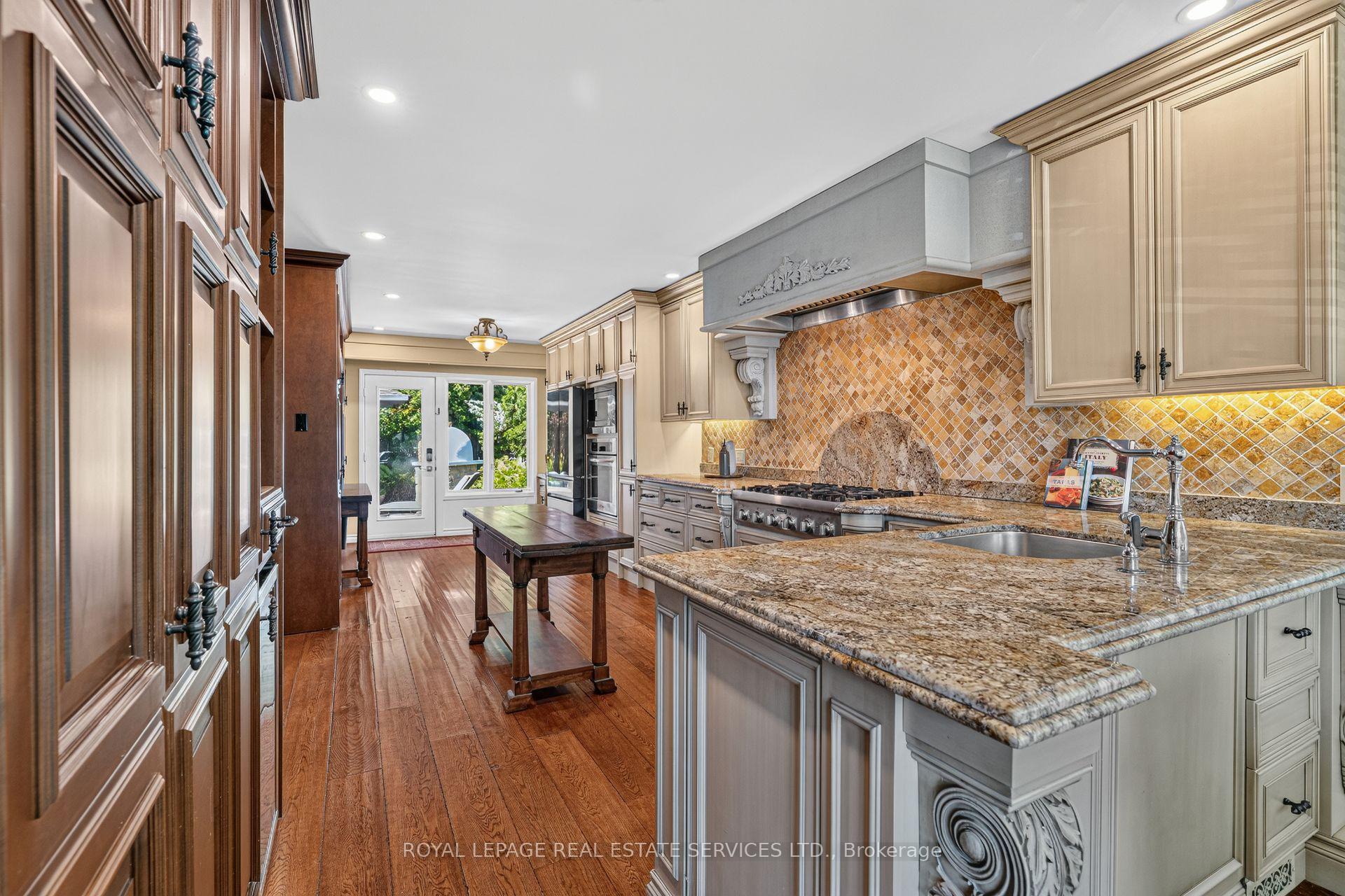 Photo 10 of 4 Prince George Drive, Etobicoke, Princess-Rosethorn — HOMEH