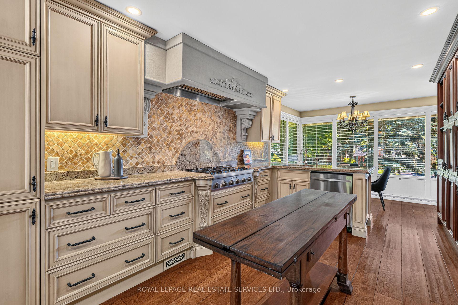 Photo 11 of 4 Prince George Drive, Etobicoke, Princess-Rosethorn — HOMEH