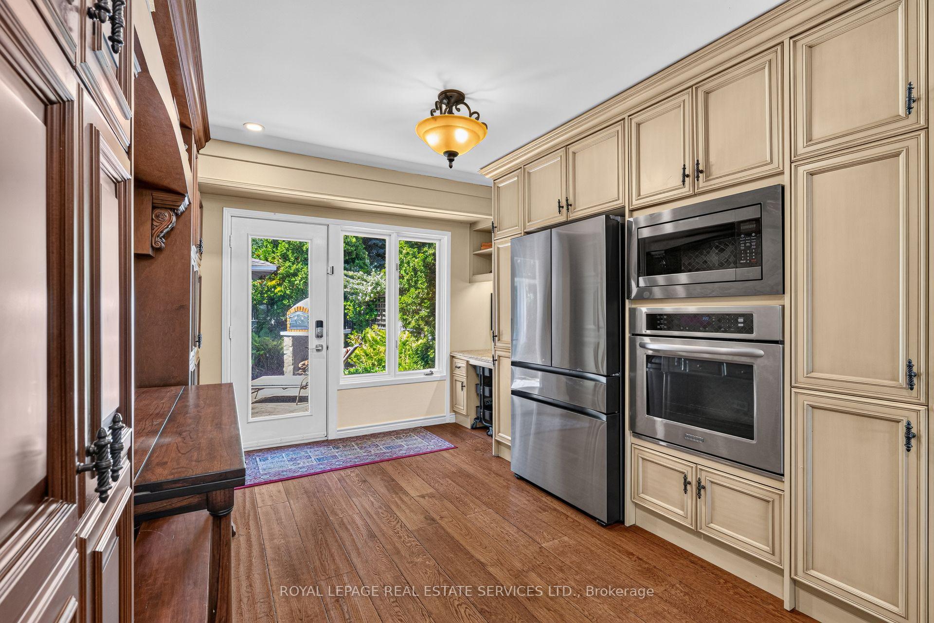 Photo 12 of 4 Prince George Drive, Etobicoke, Princess-Rosethorn — HOMEH