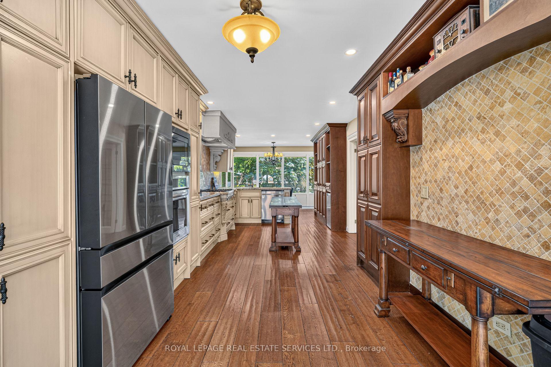 Photo 13 of 4 Prince George Drive, Etobicoke, Princess-Rosethorn — HOMEH