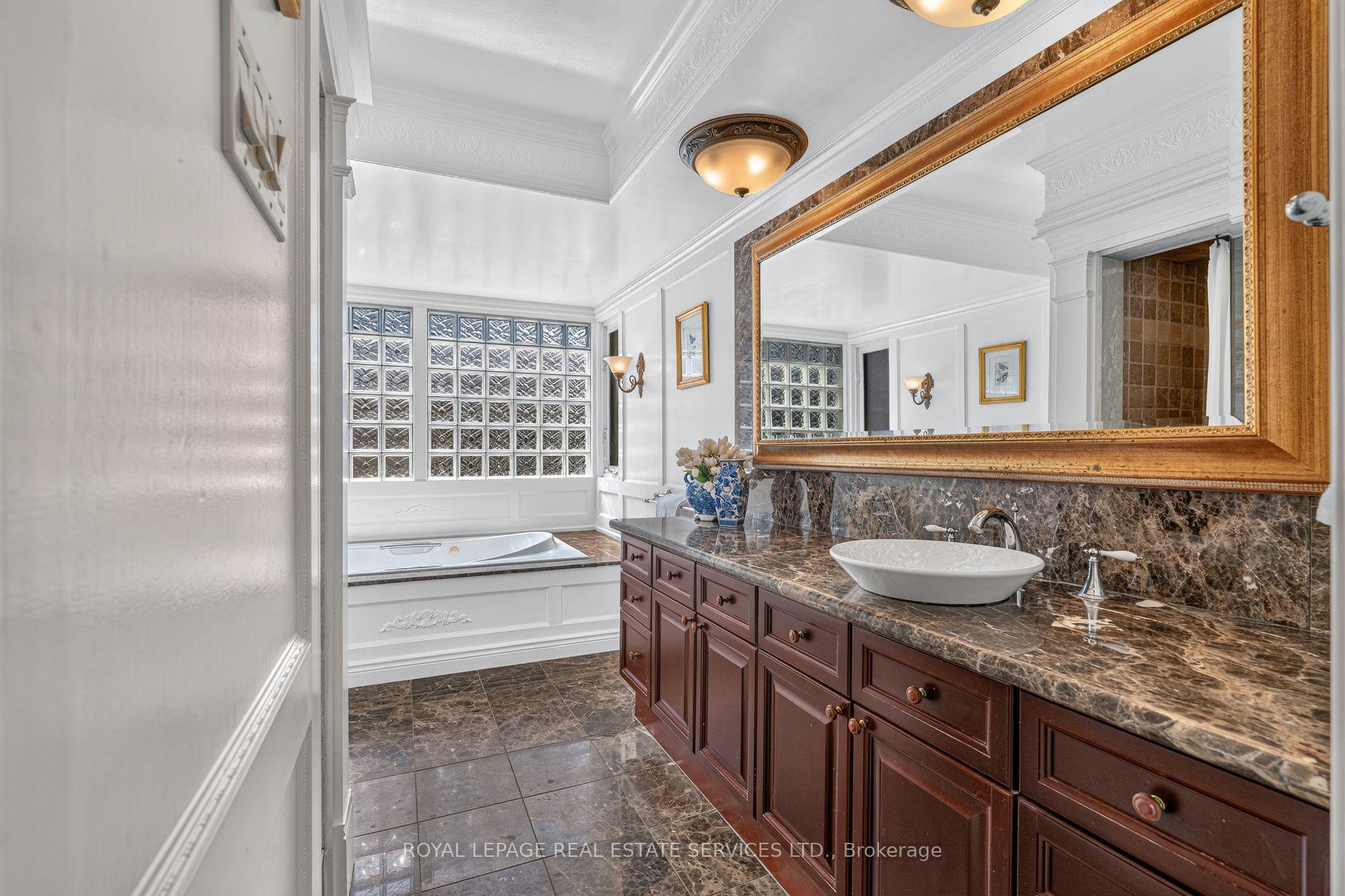 Photo 21 of 4 Prince George Drive, Etobicoke, Princess-Rosethorn — HOMEH