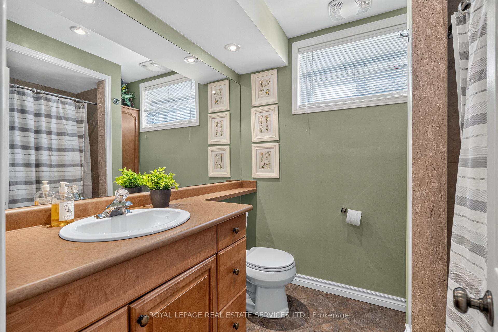 Photo 28 of 4 Prince George Drive, Etobicoke, Princess-Rosethorn — HOMEH