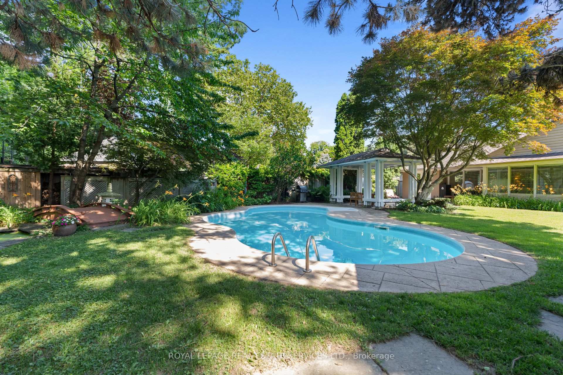 Photo 34 of 4 Prince George Drive, Etobicoke, Princess-Rosethorn — HOMEH