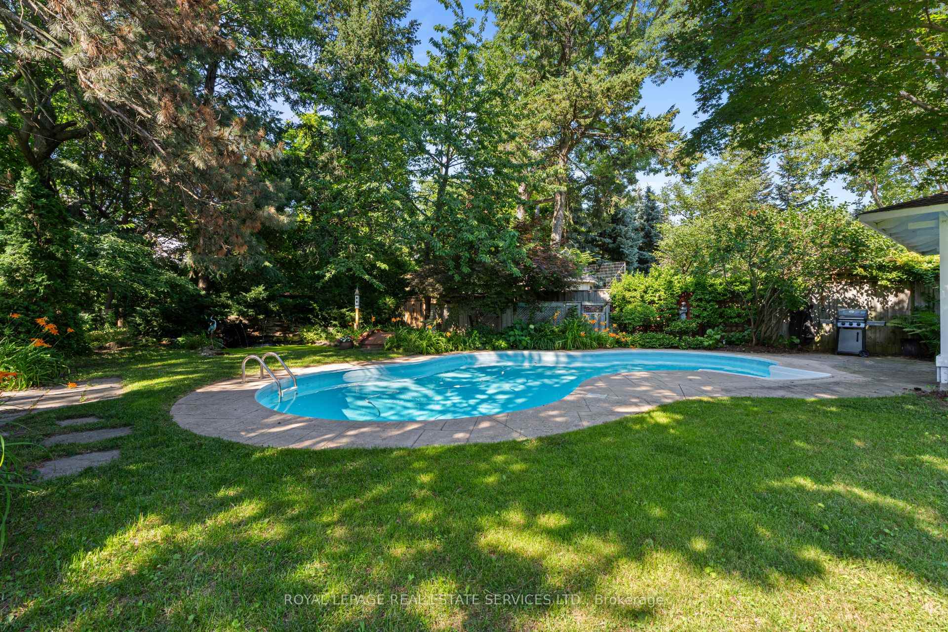 Photo 36 of 4 Prince George Drive, Etobicoke, Princess-Rosethorn — HOMEH