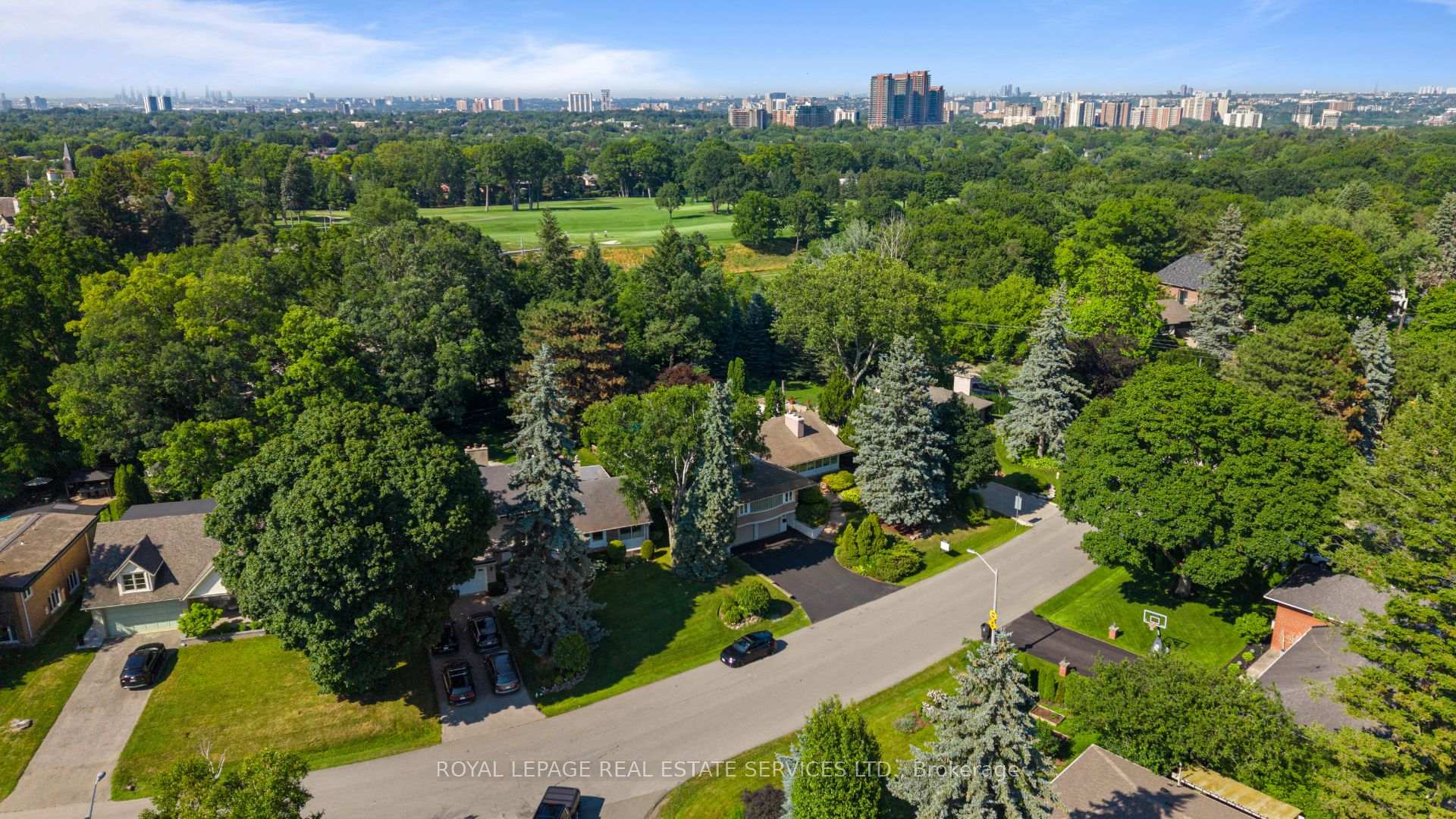 Photo 42 of 4 Prince George Drive, Etobicoke, Princess-Rosethorn — HOMEH