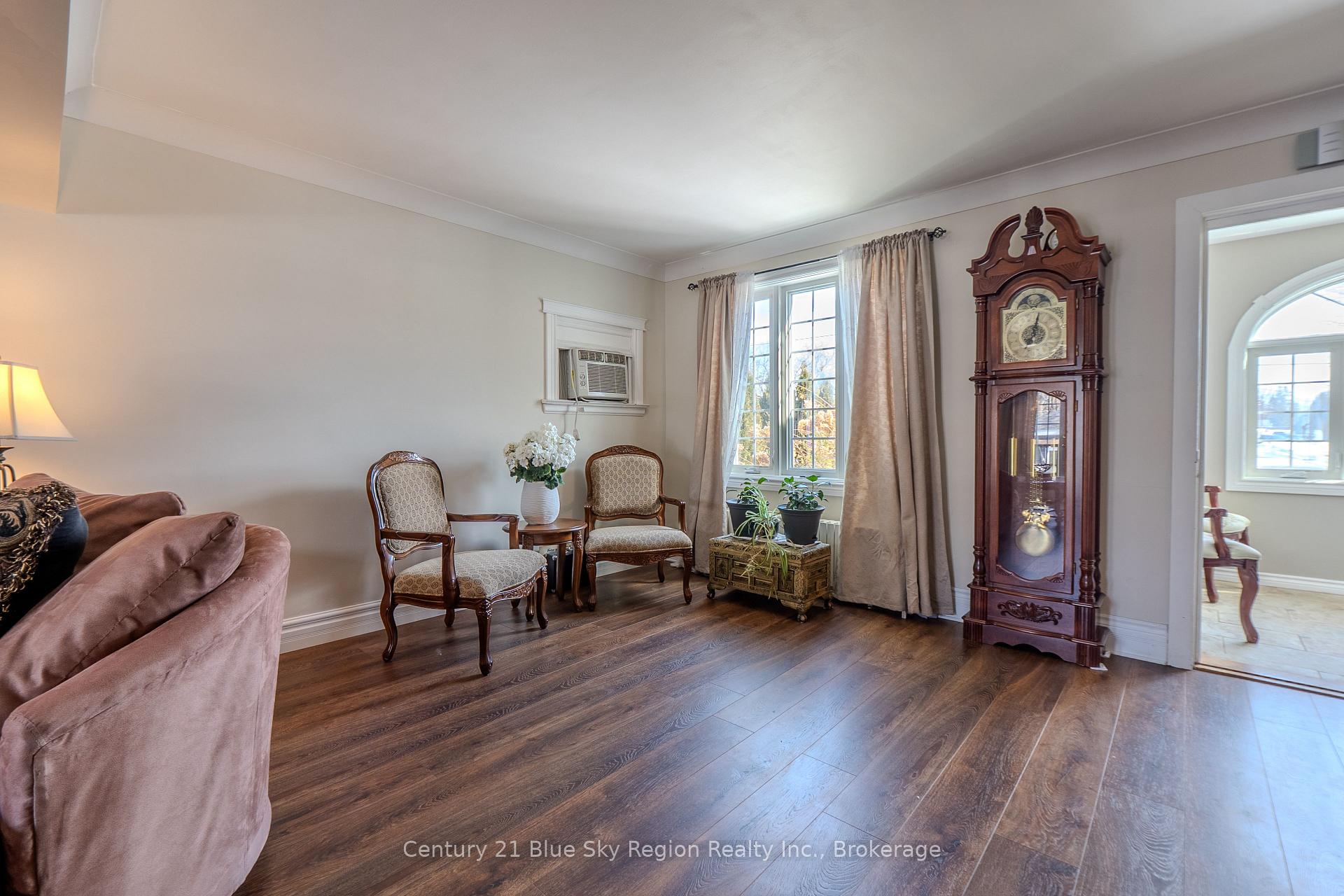 Photo 4 of 137 Whitney Avenue, North Bay, Ferris — HOMEH