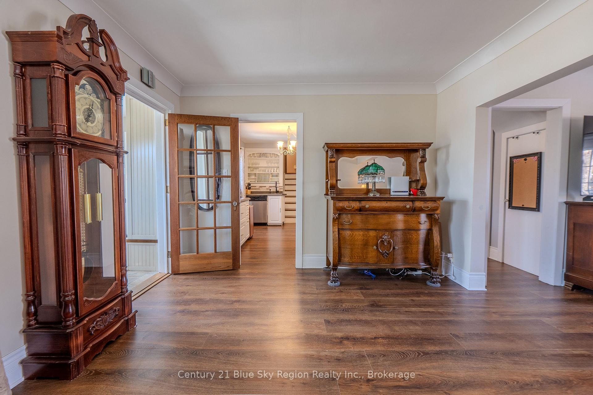 Photo 5 of 137 Whitney Avenue, North Bay, Ferris — HOMEH