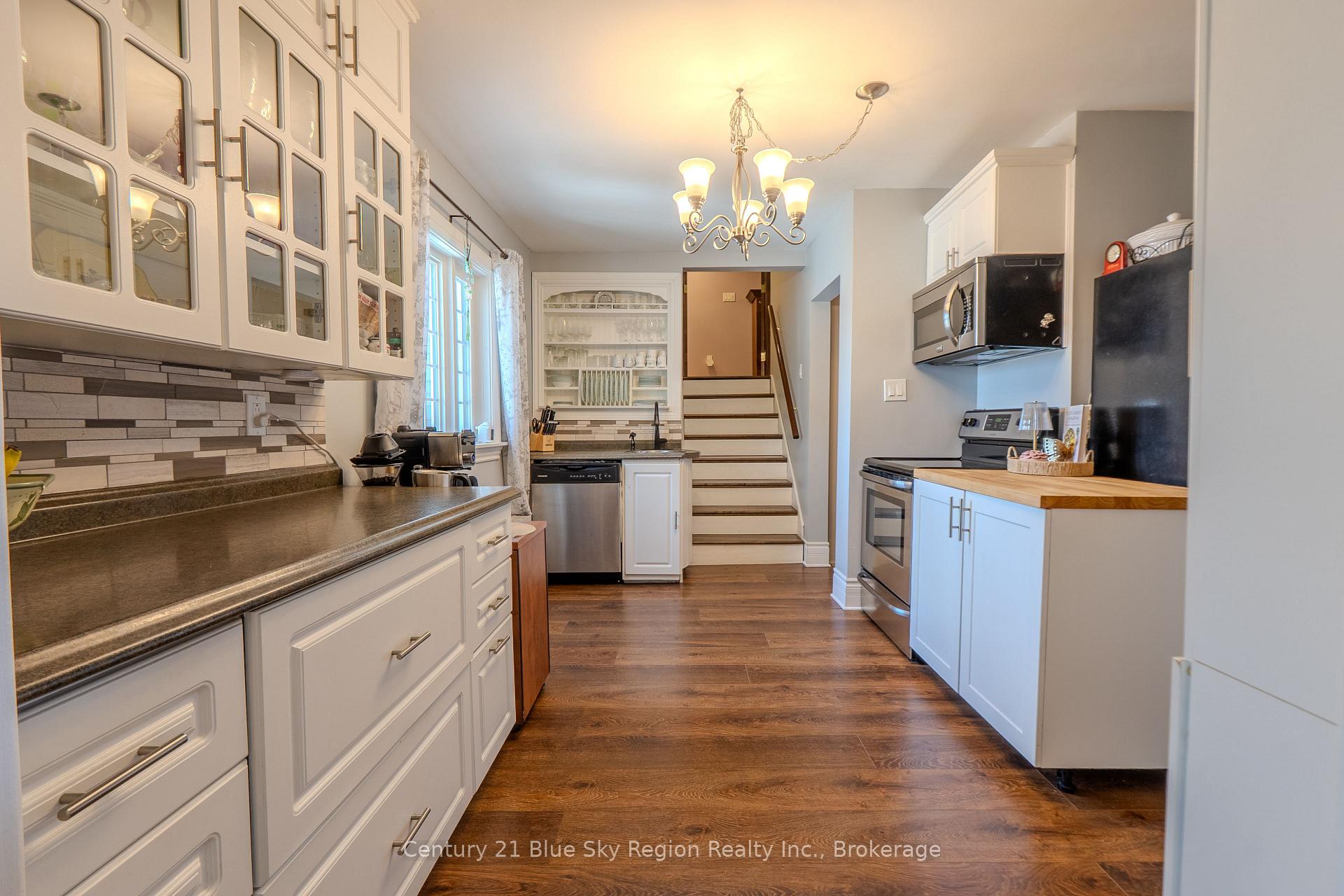 Photo 10 of 137 Whitney Avenue, North Bay, Ferris — HOMEH