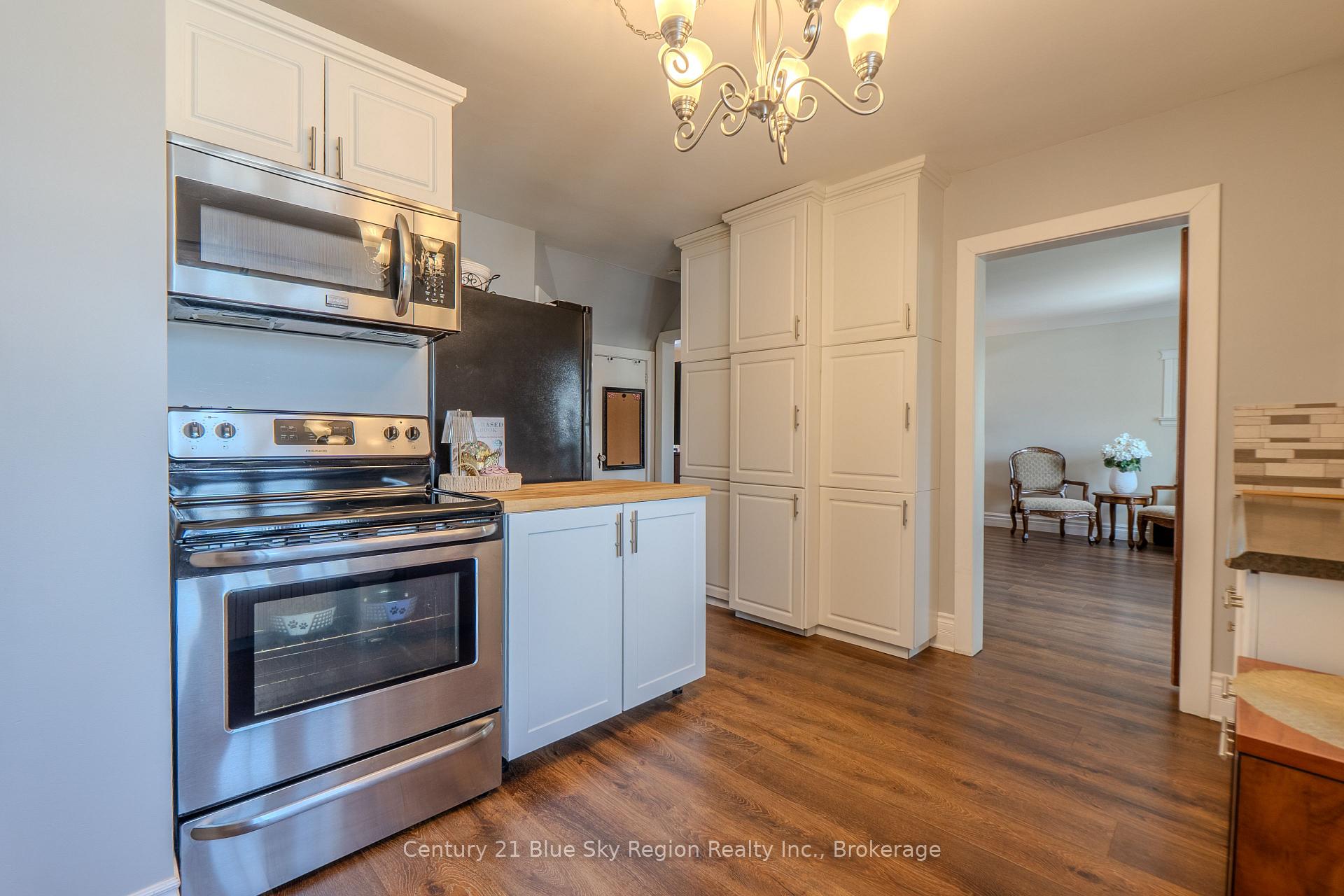 Photo 13 of 137 Whitney Avenue, North Bay, Ferris — HOMEH