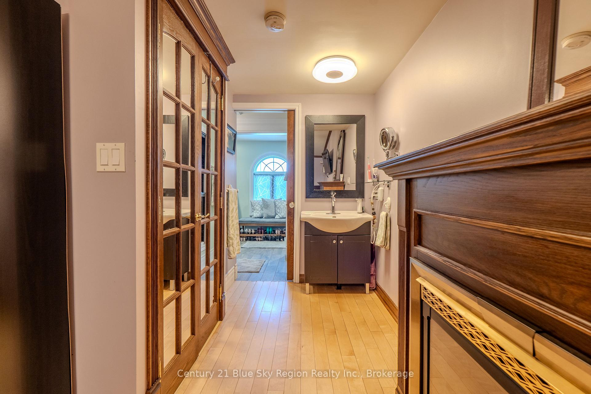 Photo 16 of 137 Whitney Avenue, North Bay, Ferris — HOMEH
