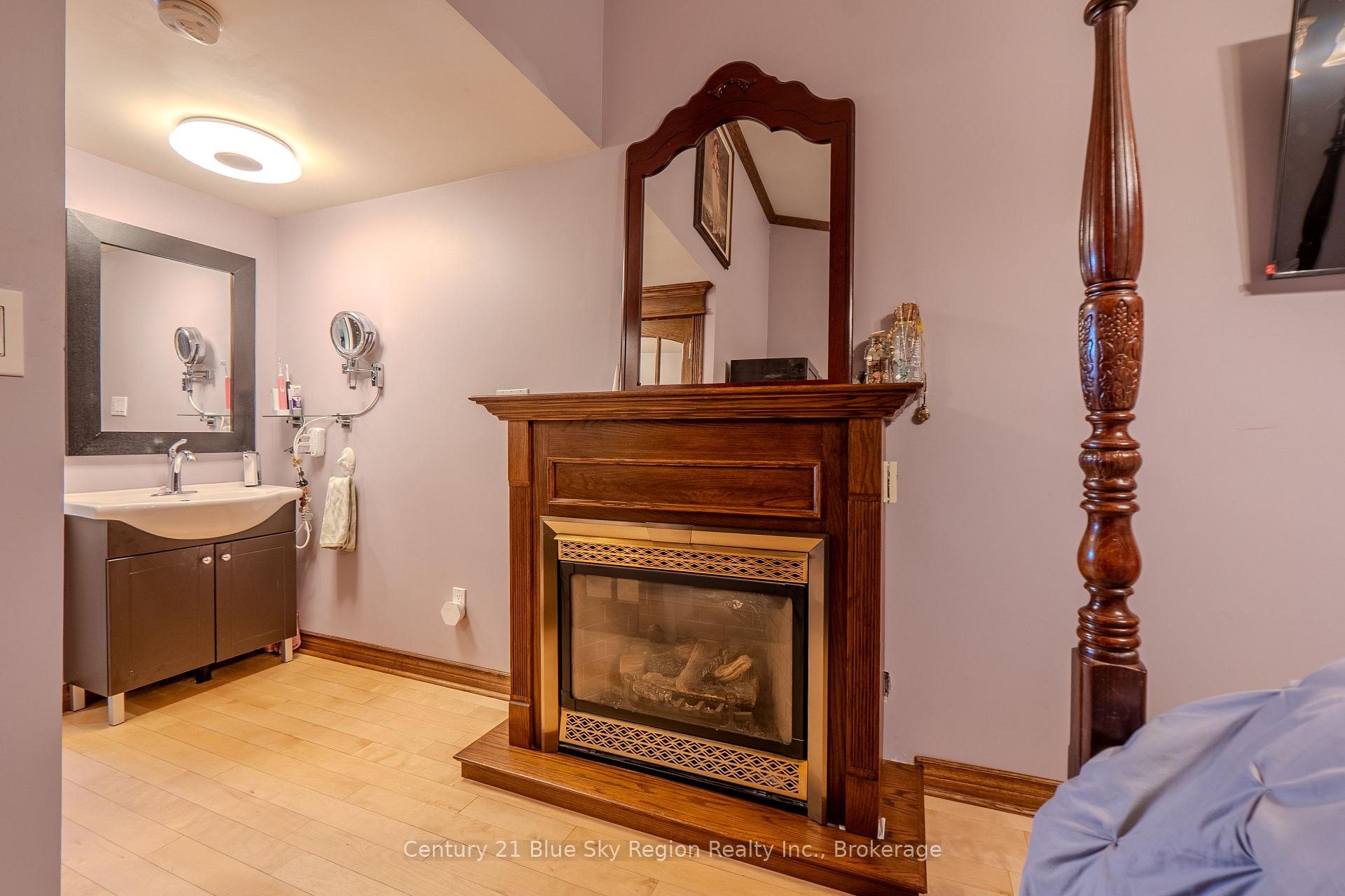 Photo 17 of 137 Whitney Avenue, North Bay, Ferris — HOMEH