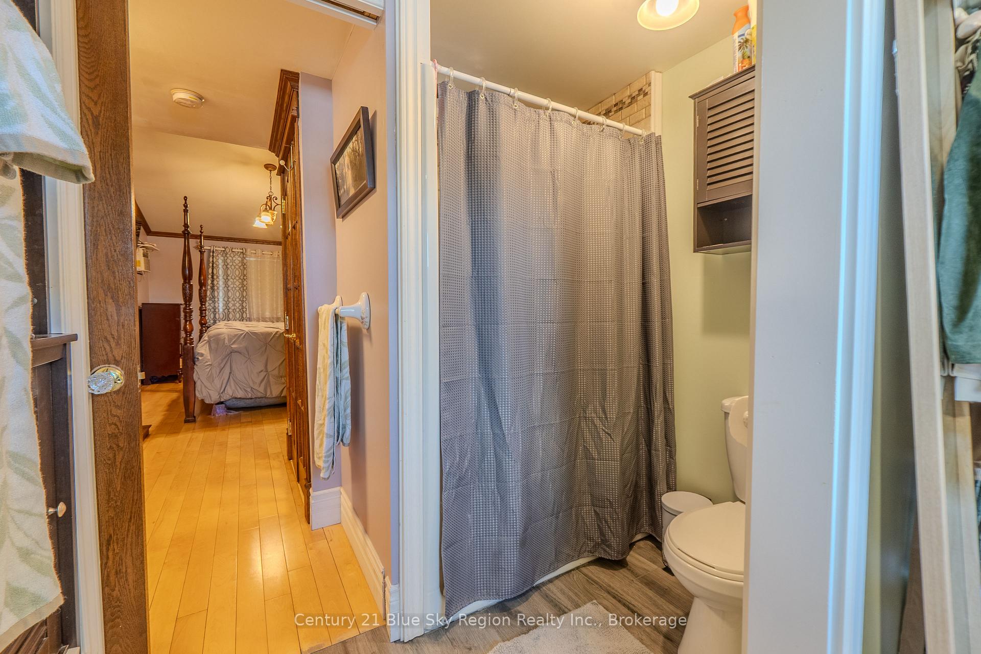 Photo 19 of 137 Whitney Avenue, North Bay, Ferris — HOMEH