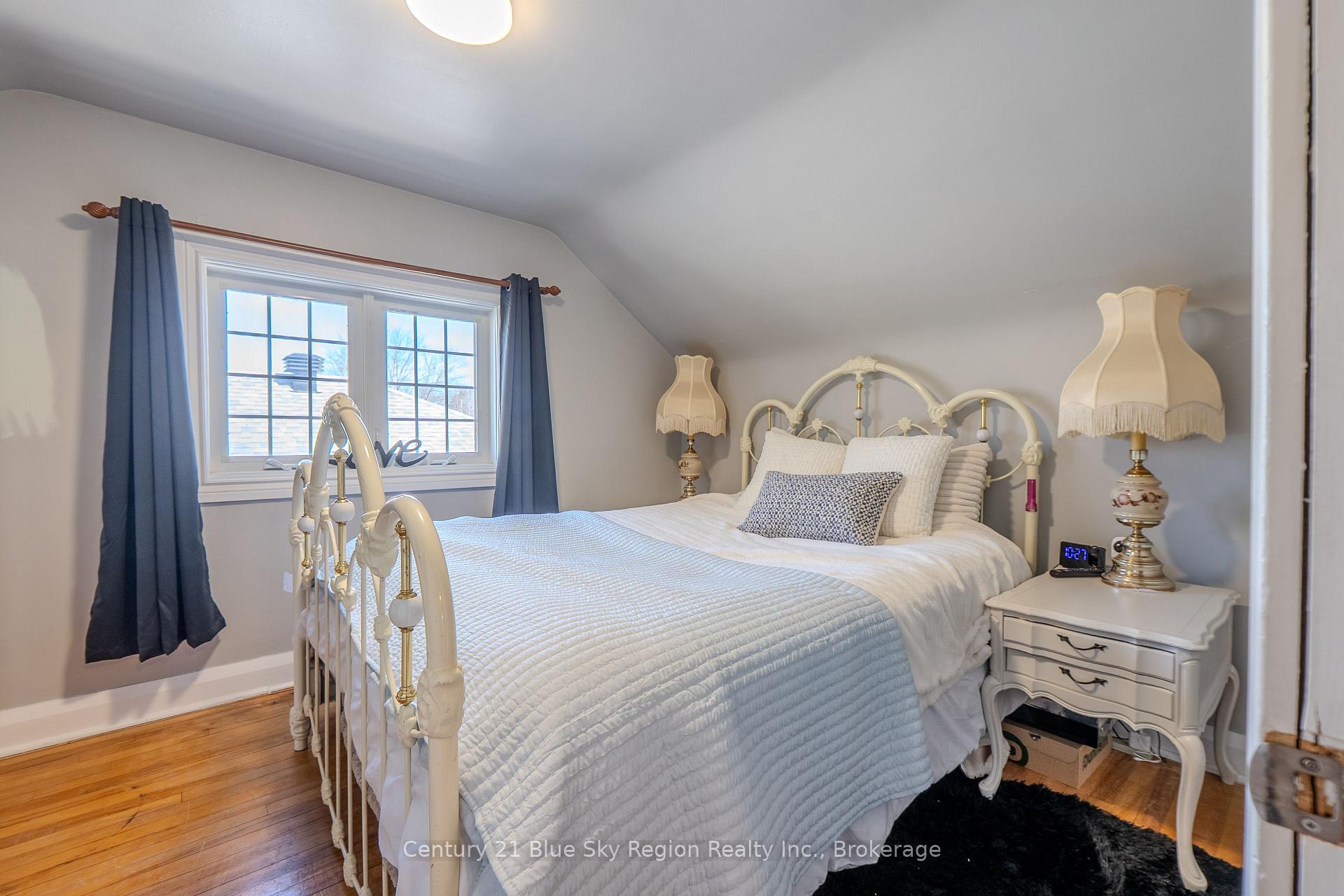 Photo 20 of 137 Whitney Avenue, North Bay, Ferris — HOMEH
